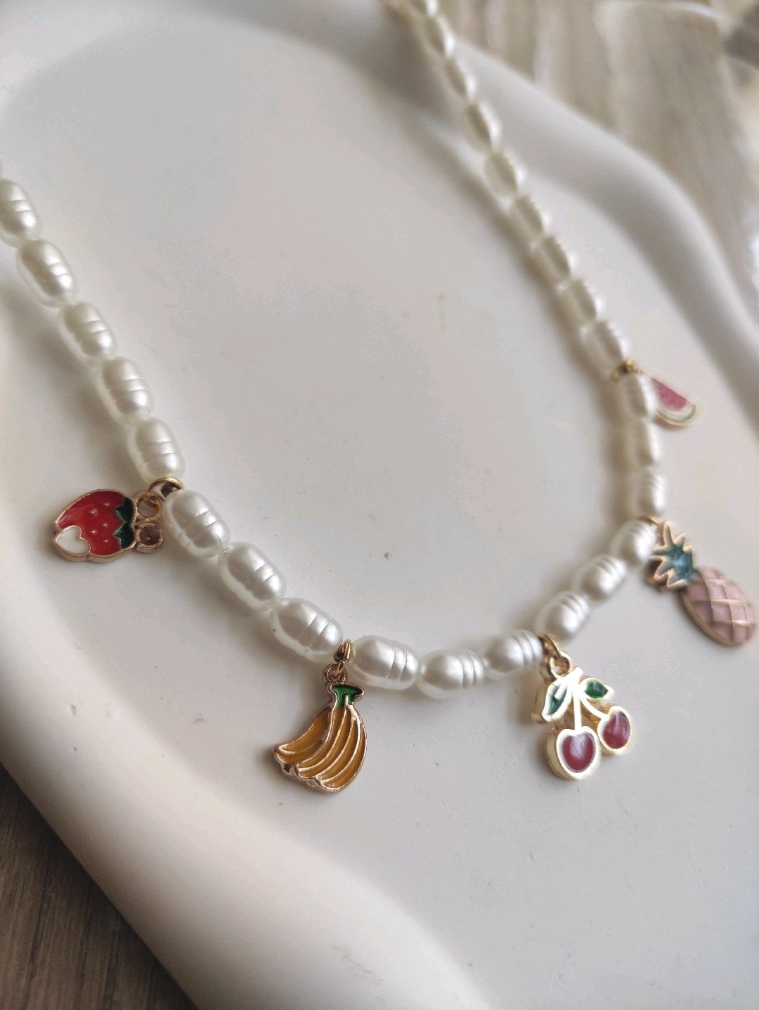 stradivarius-model-meyve-charm-kolye-beyaz