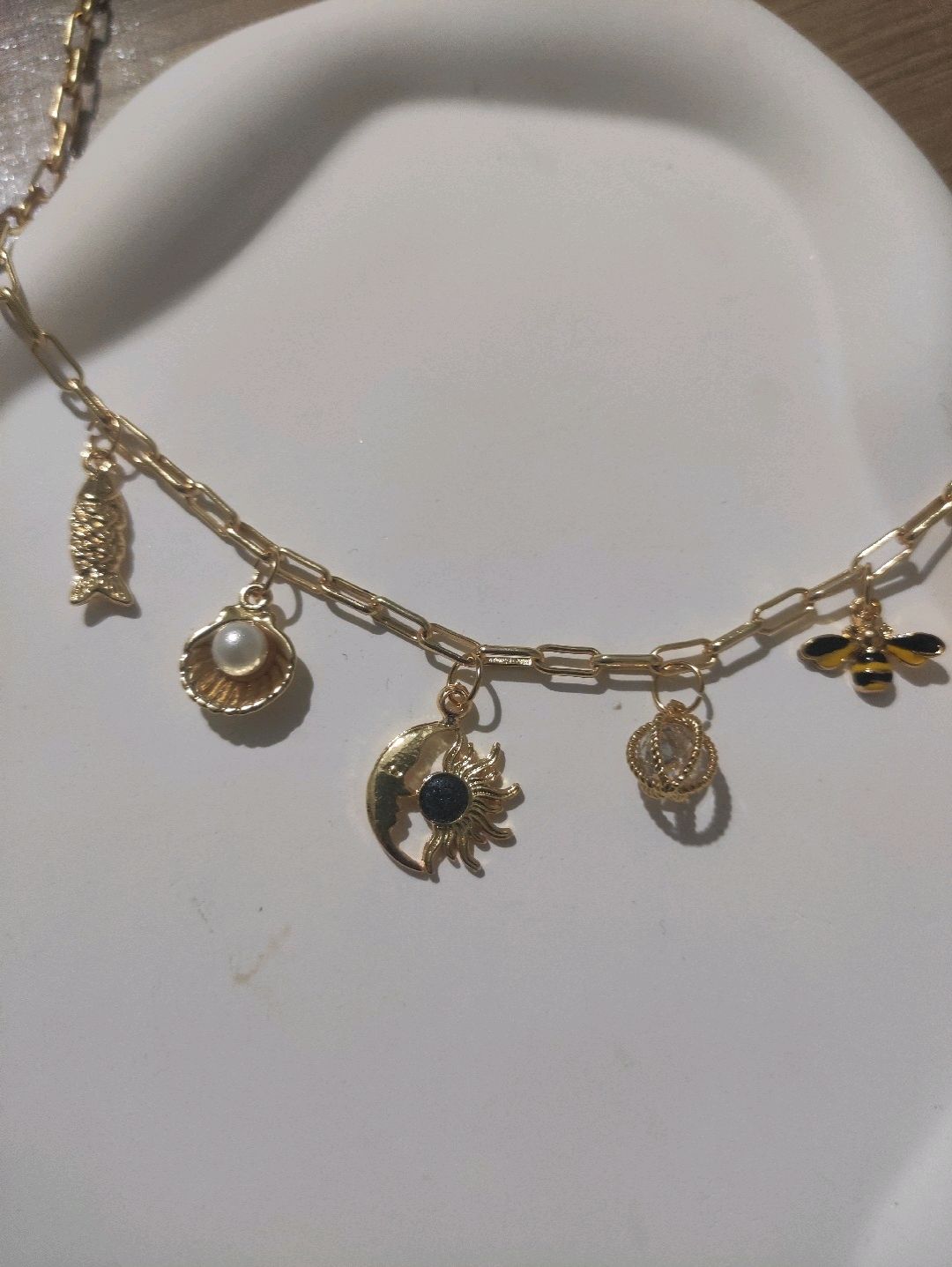 zara-model-charm-kolye-tasarim-altin-rengi