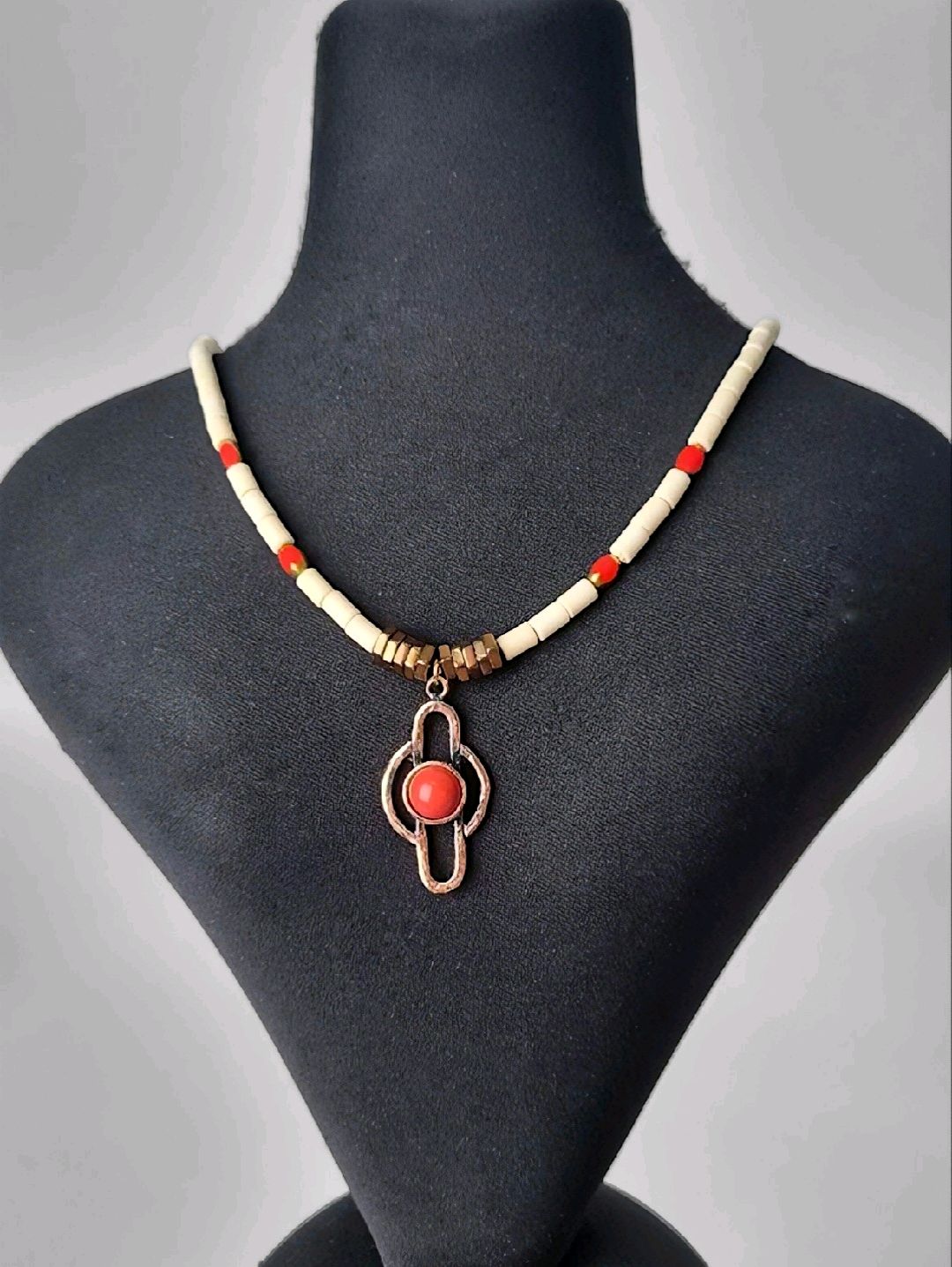 dogaltas-cam-ve-bronz-kolye-bej