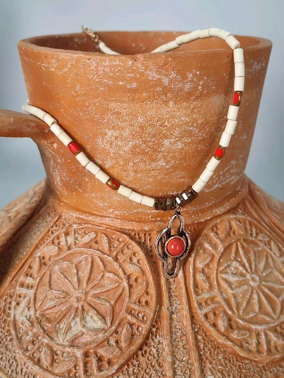 dogaltas-cam-ve-bronz-kolye-bej