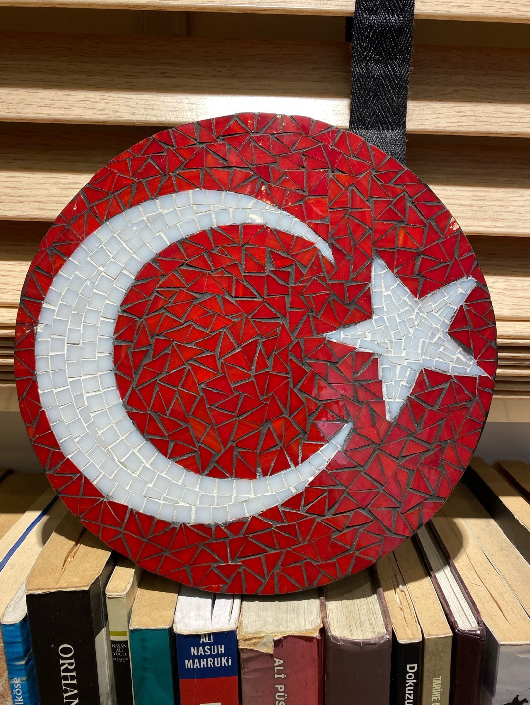 cam-mozaik-duvar-susu-turk-bayragi-kirmizi