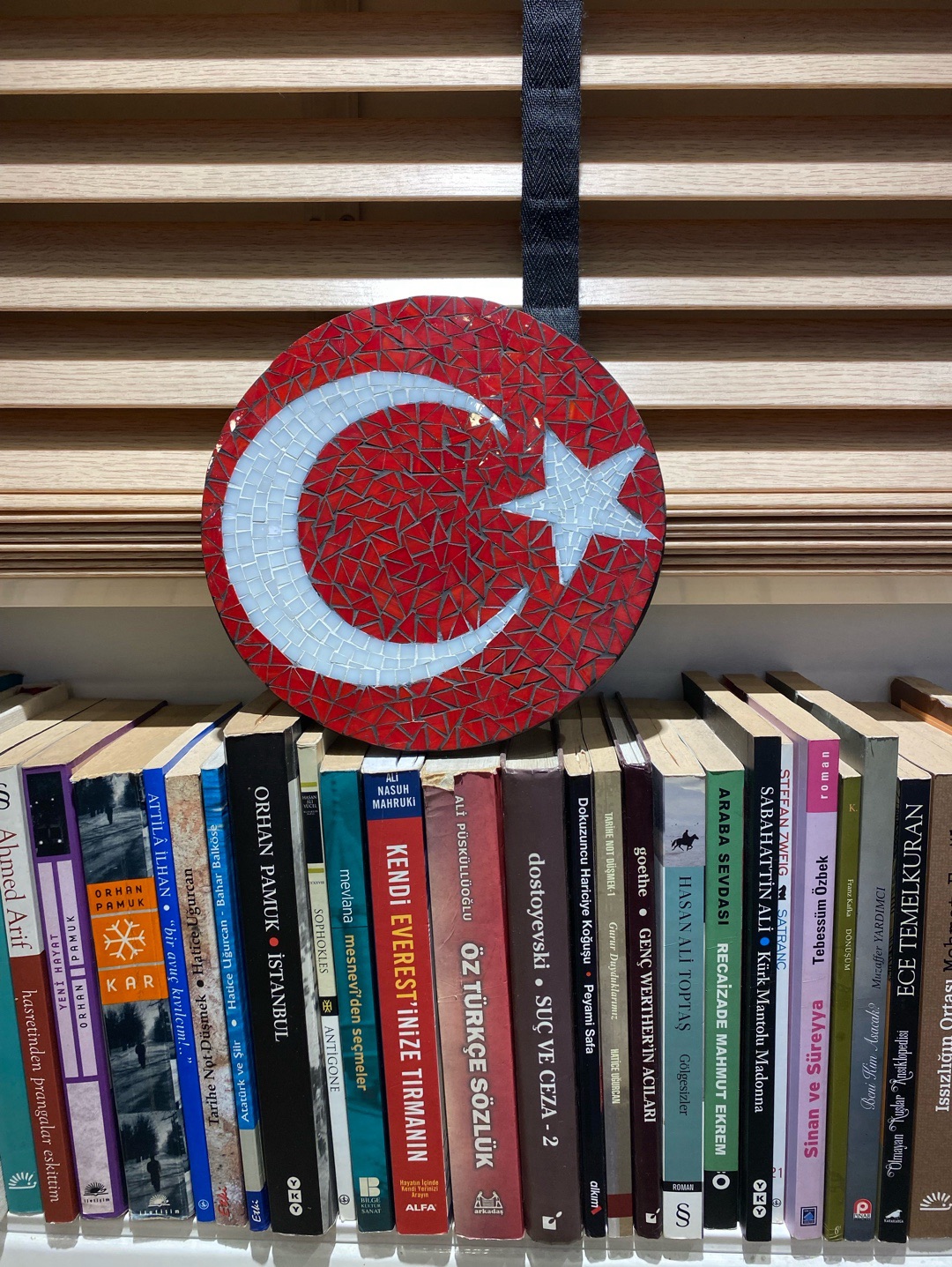 cam-mozaik-duvar-susu-turk-bayragi-kirmizi