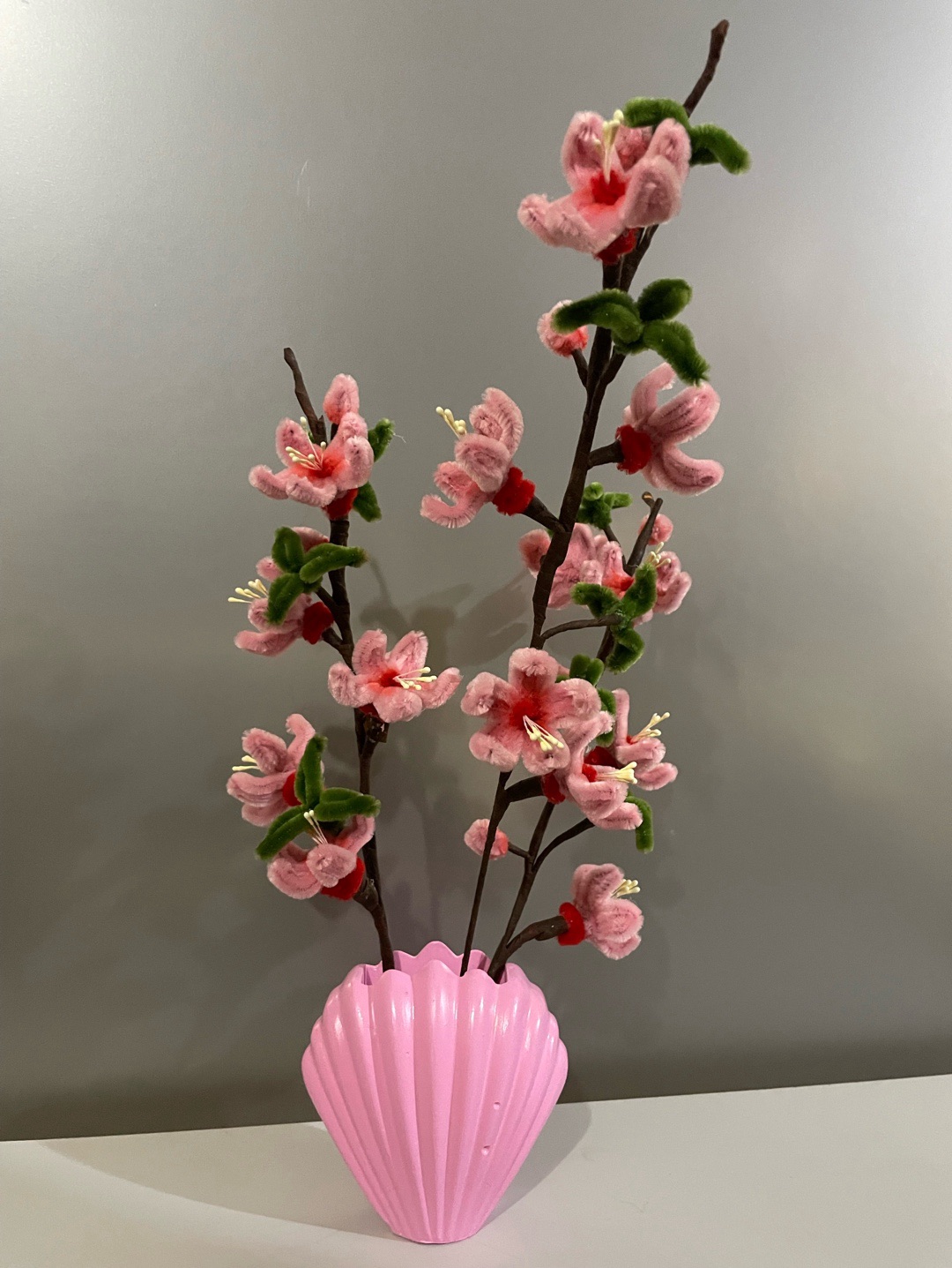 pembe-vazoda-bahar-cicekleri-duz-pembe