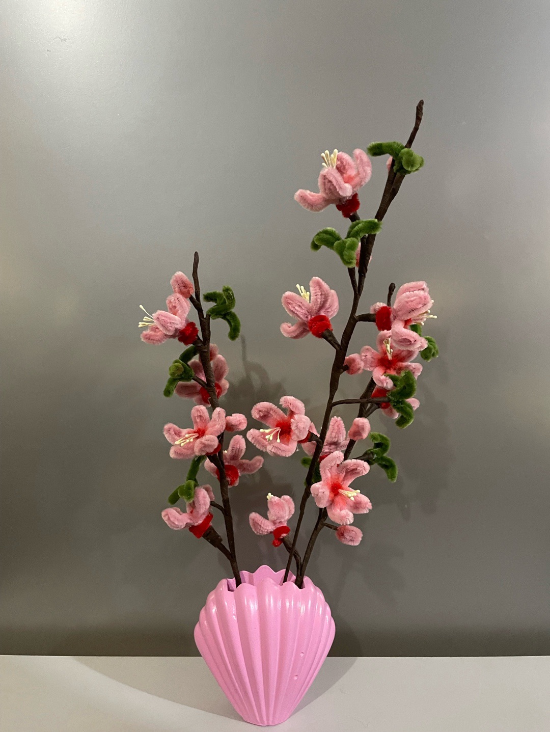 pembe-vazoda-bahar-cicekleri-duz-pembe