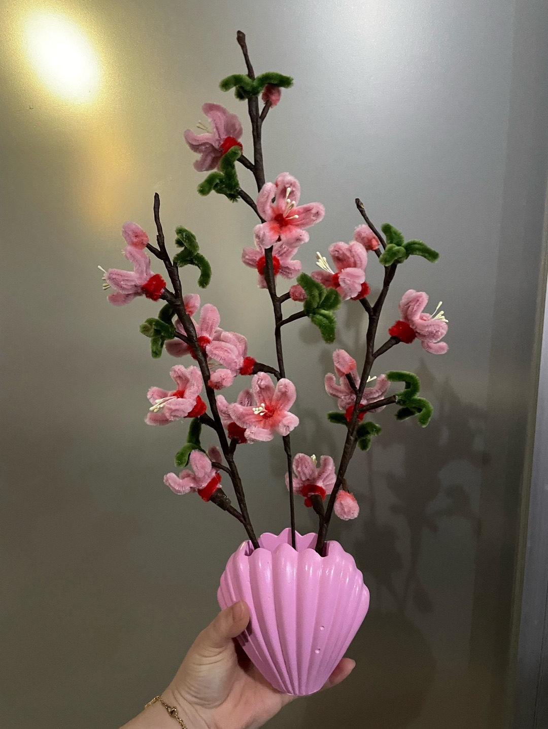 pembe-vazoda-bahar-cicekleri-duz-pembe