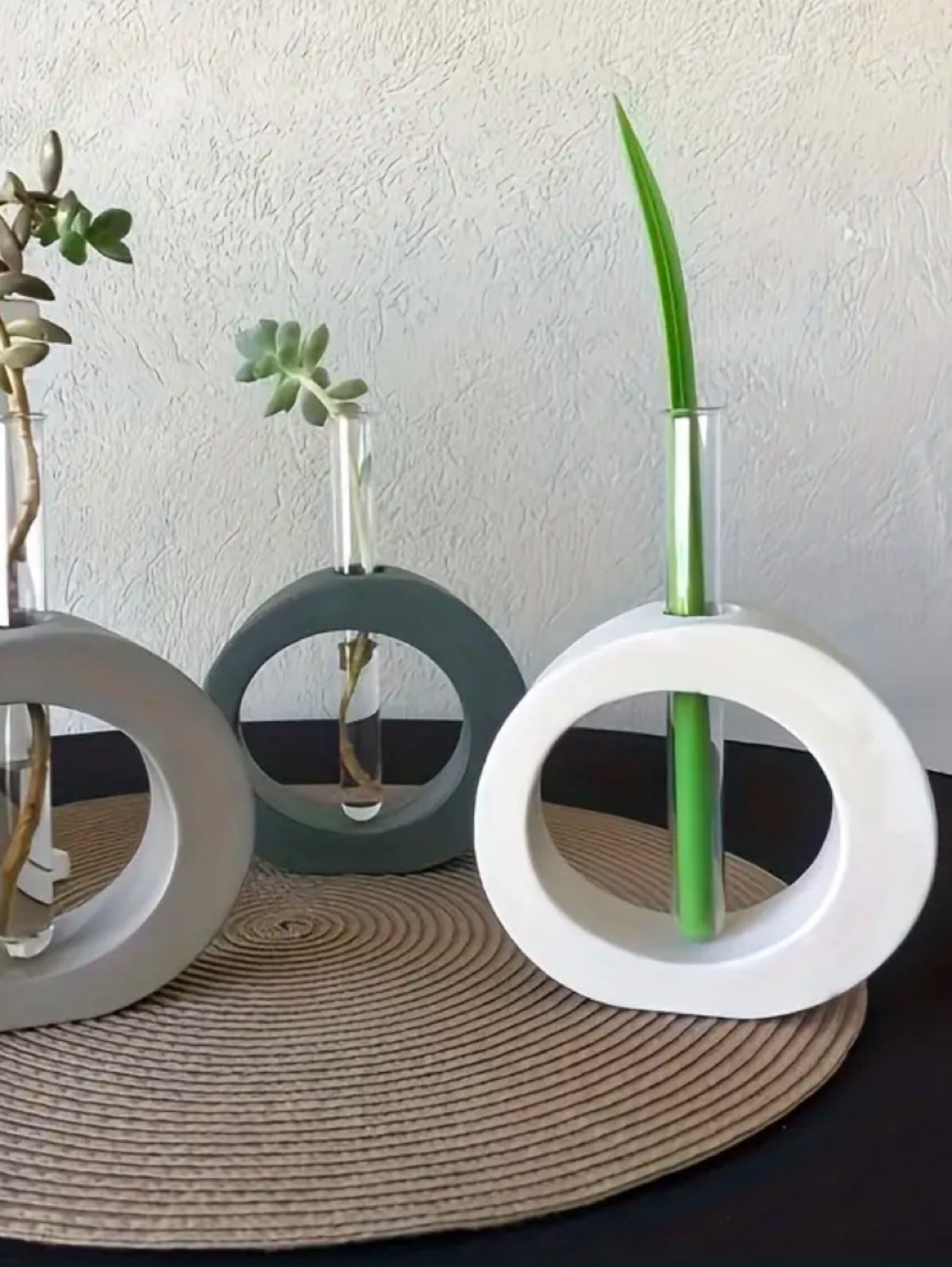 oval-tuplu-vazo-beyaz