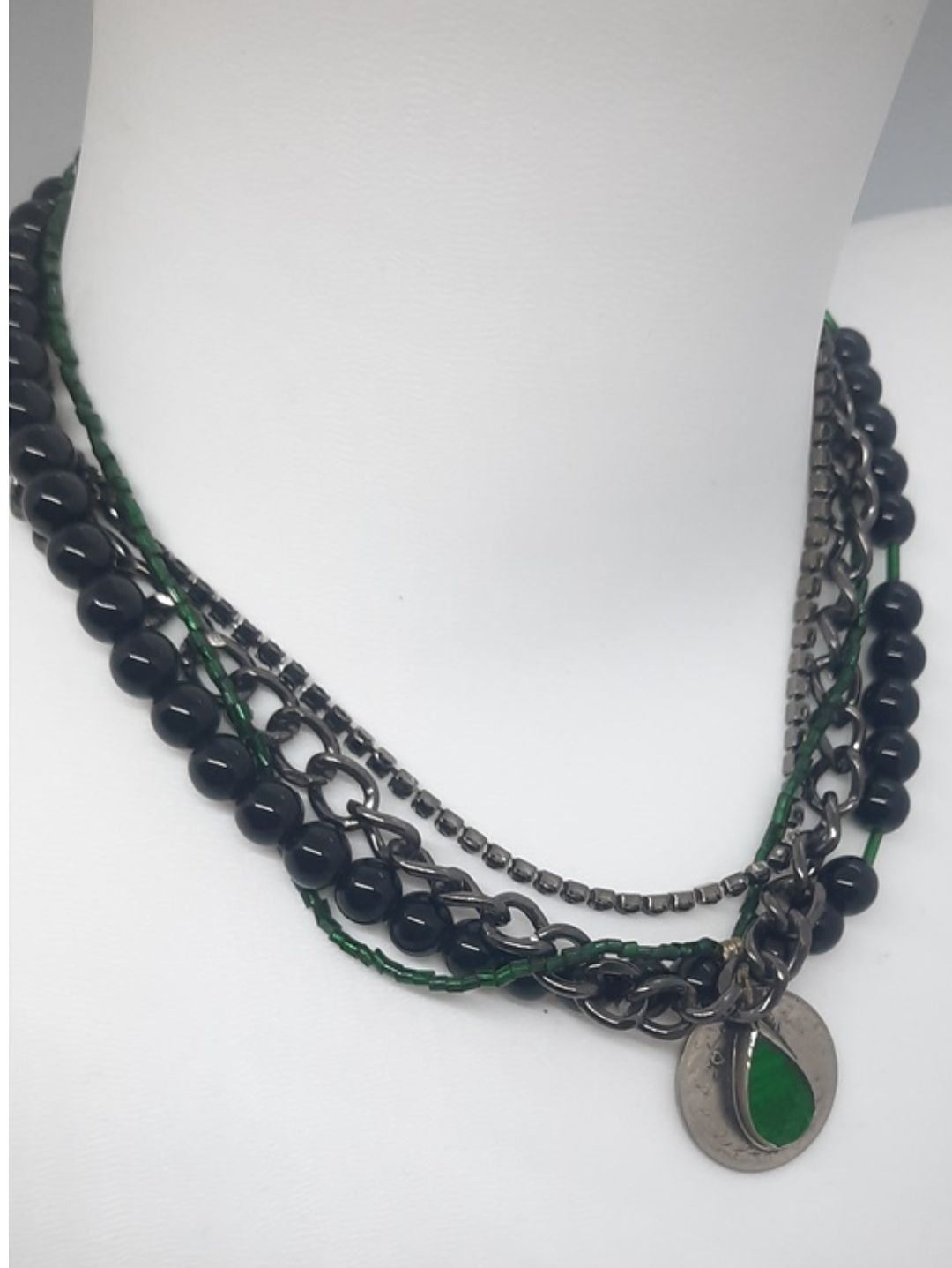 yesil-tasli-alpaka-uclu-coklu-dogal-tasli-kolye-siyah