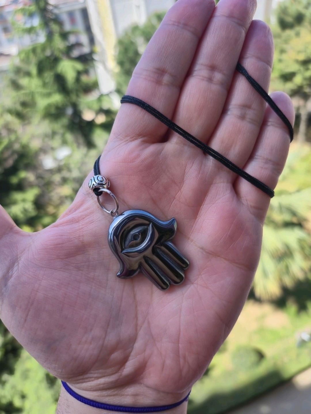 fatima-ananin-eli-hematit-tas-kolye