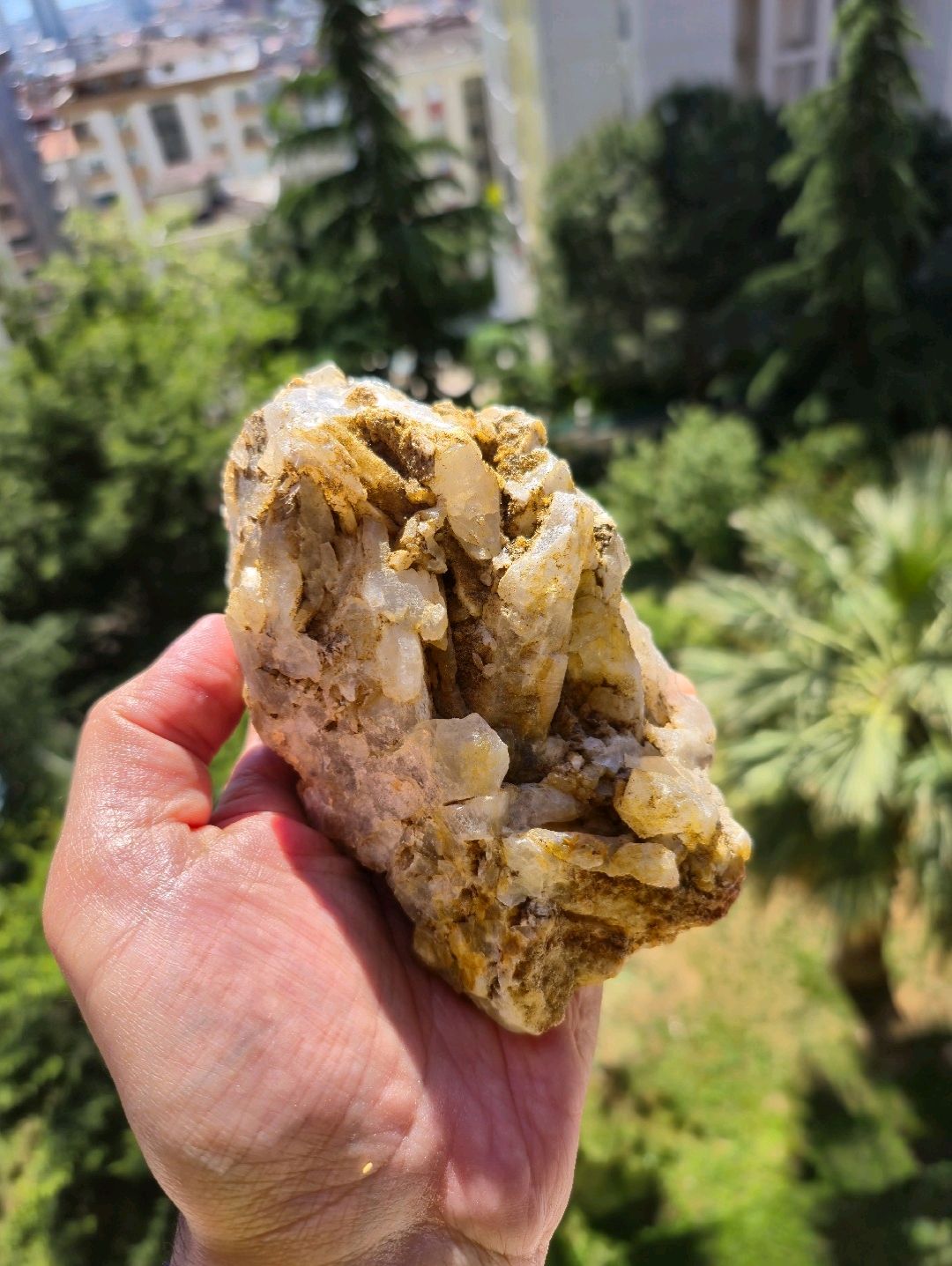 kristal-kuvars-raw-tas