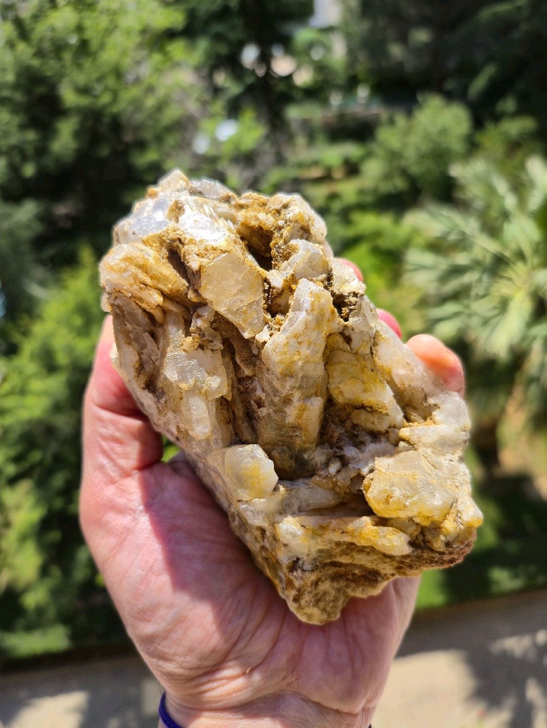 kristal-kuvars-raw-tas
