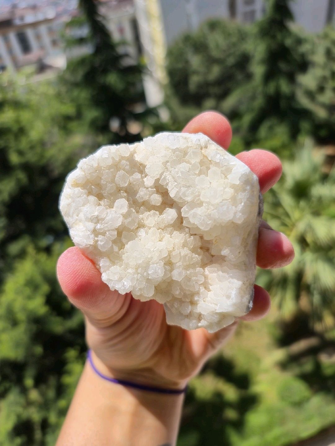 kristal-kuvars-whitish