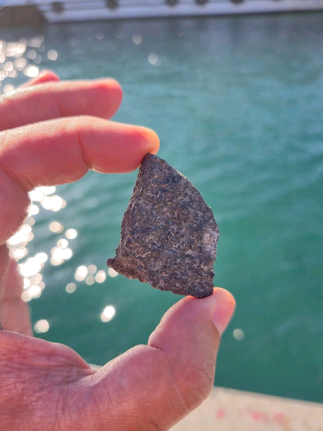 nuummit-nuummite-raw-dogal-tas