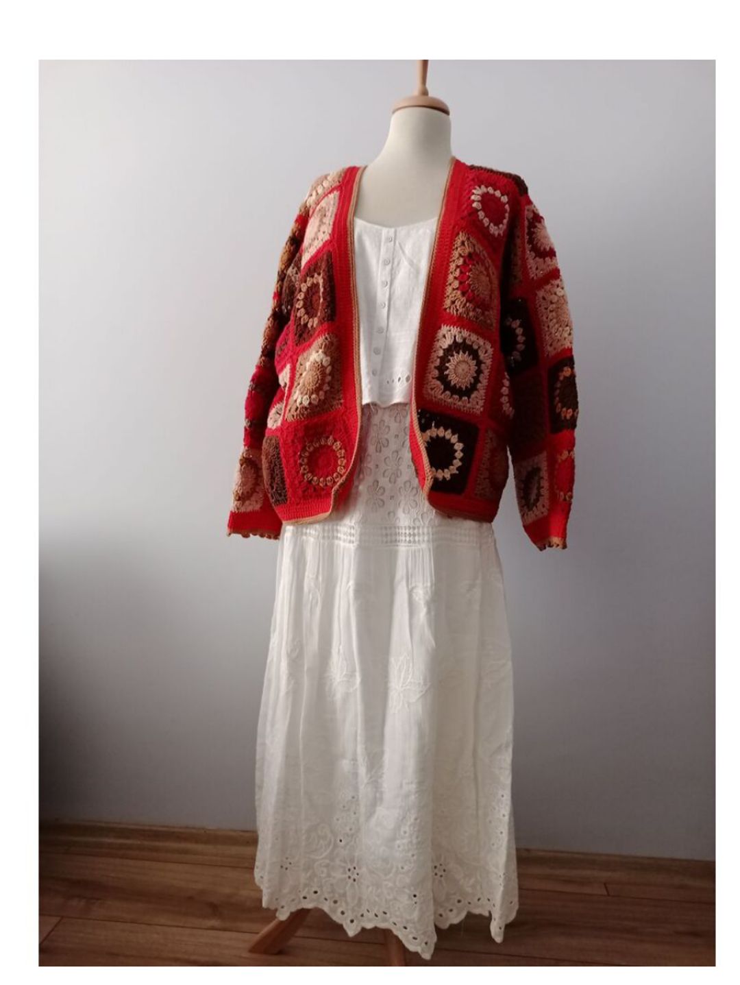 kirmizi-cicek-hirka-kirmizi