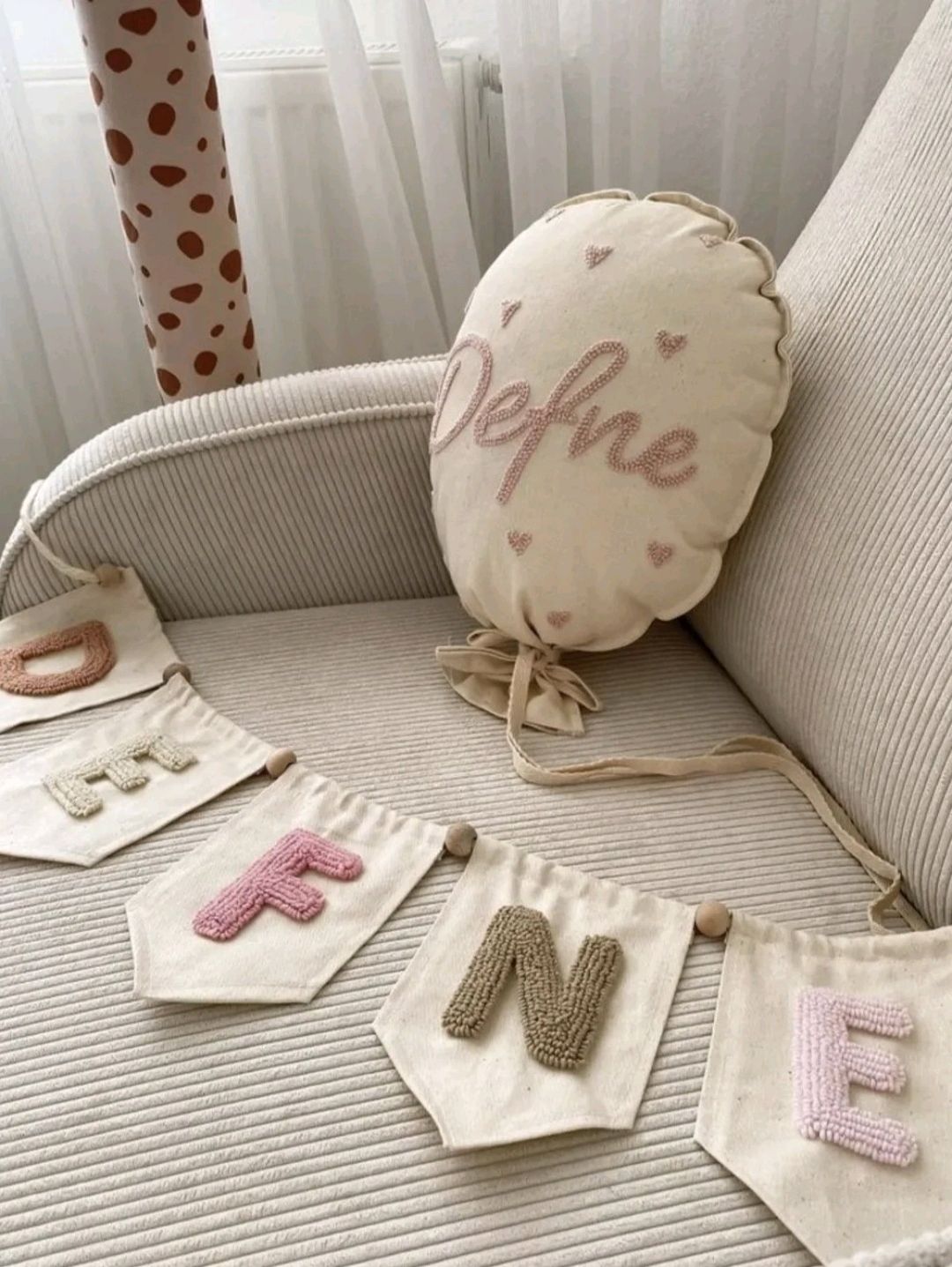balon-yastik-ve-isimli-flama-002-bej