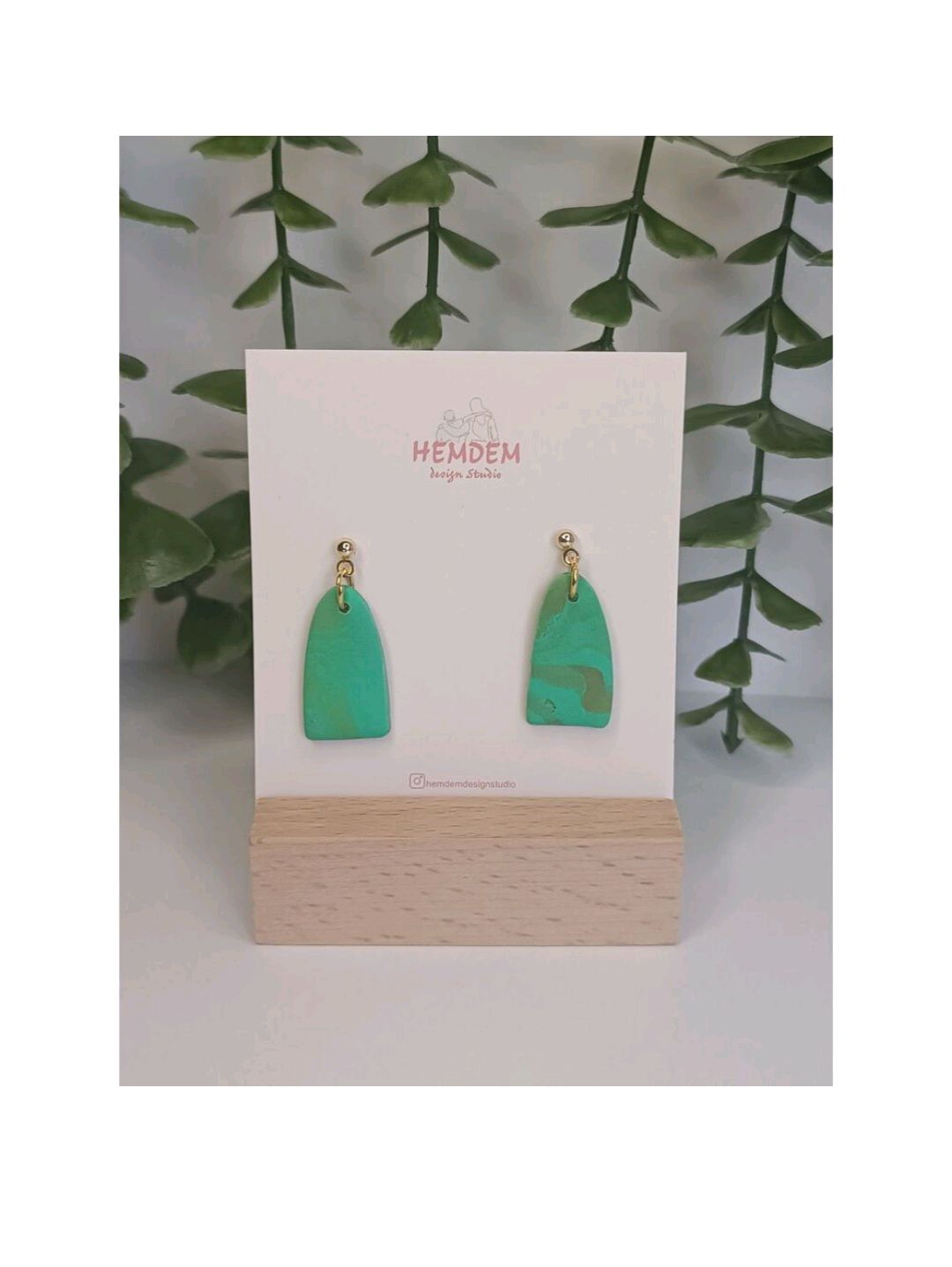 Koyu pastel yeşil