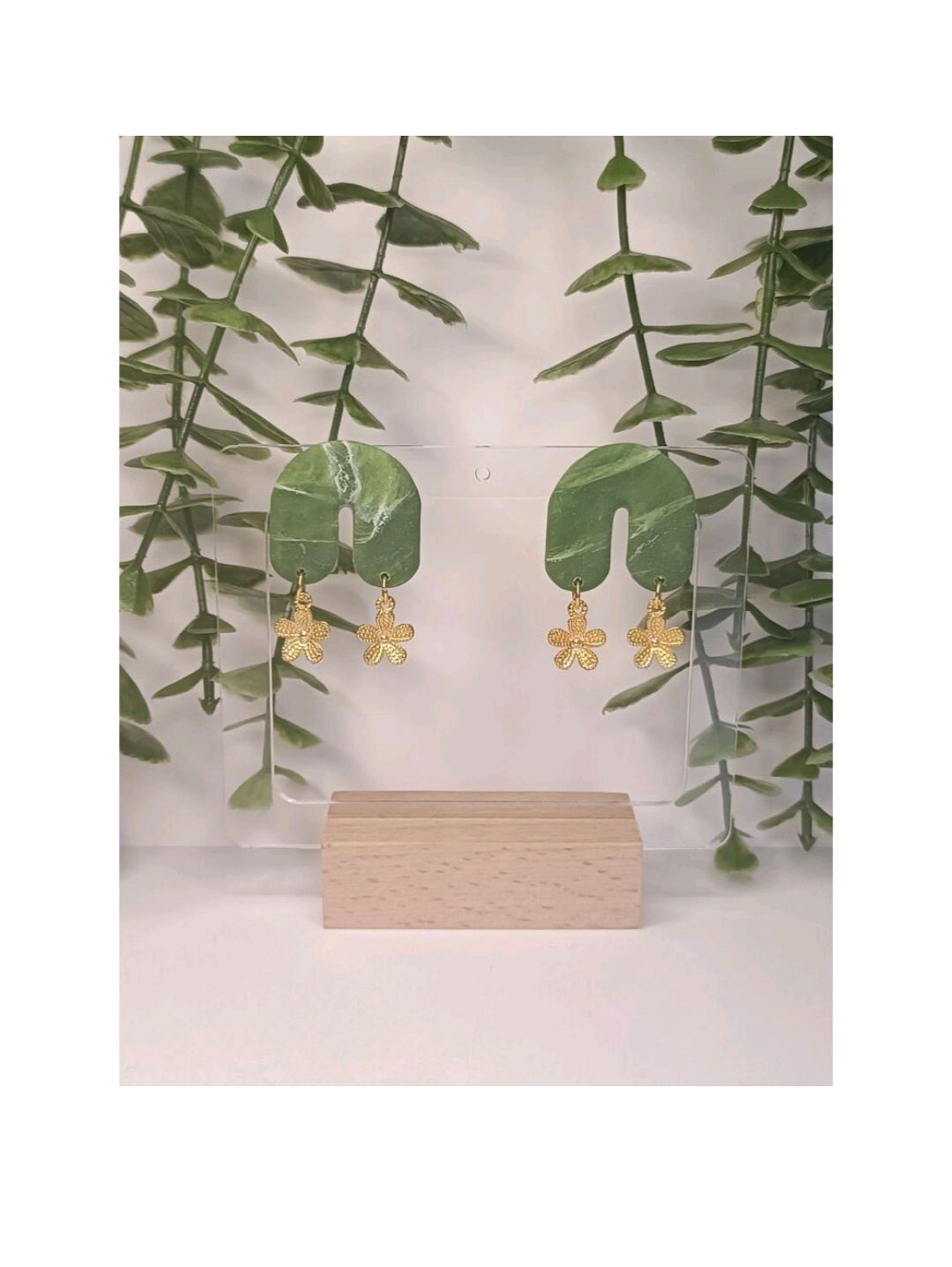 Koyu pastel yeşil
