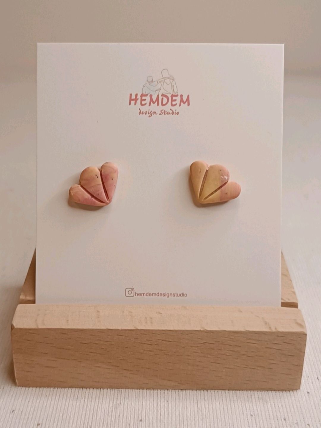 Sarımsı pembe