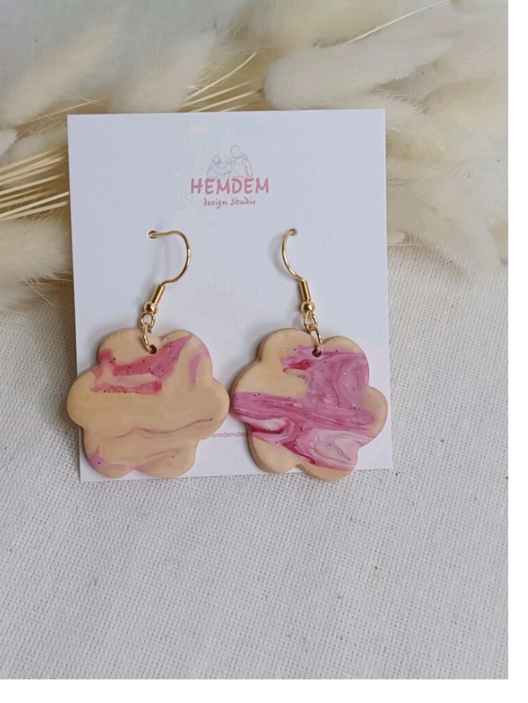 Sarımsı pembe