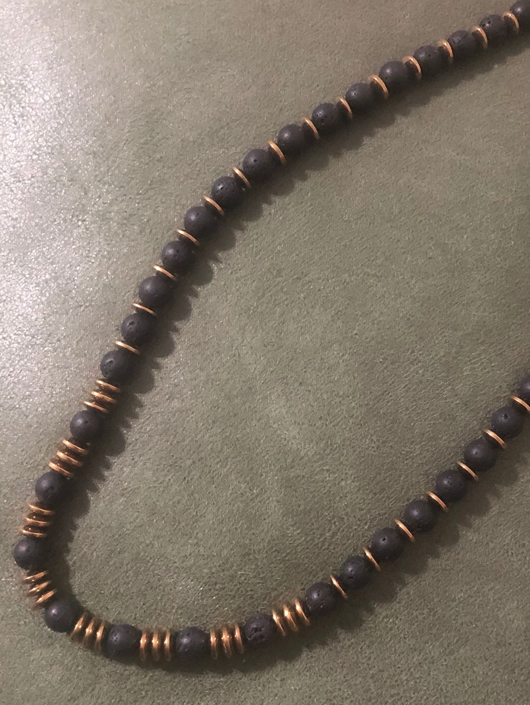 lav-tasi-ve-hematit-karisimi-kolye-siyah