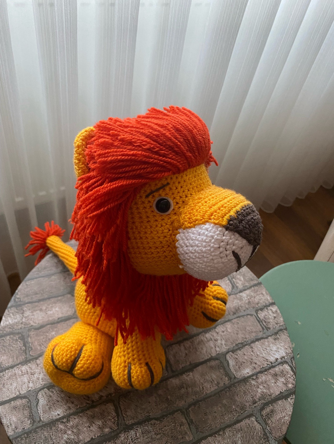 aslan-amigurumi-sari