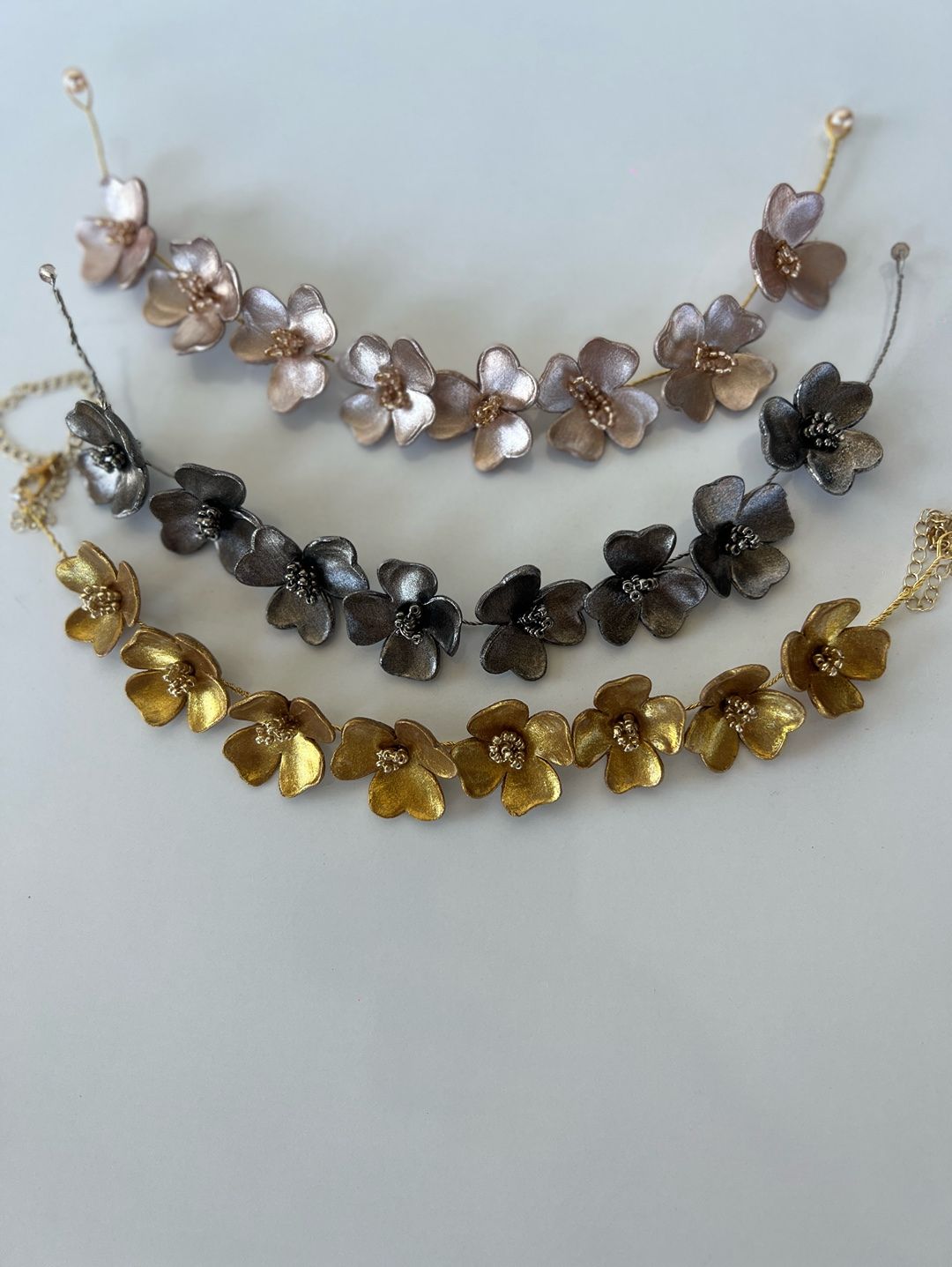 metalik-renkli-modern-dokunuslara-sahip-choker-kolye-gri