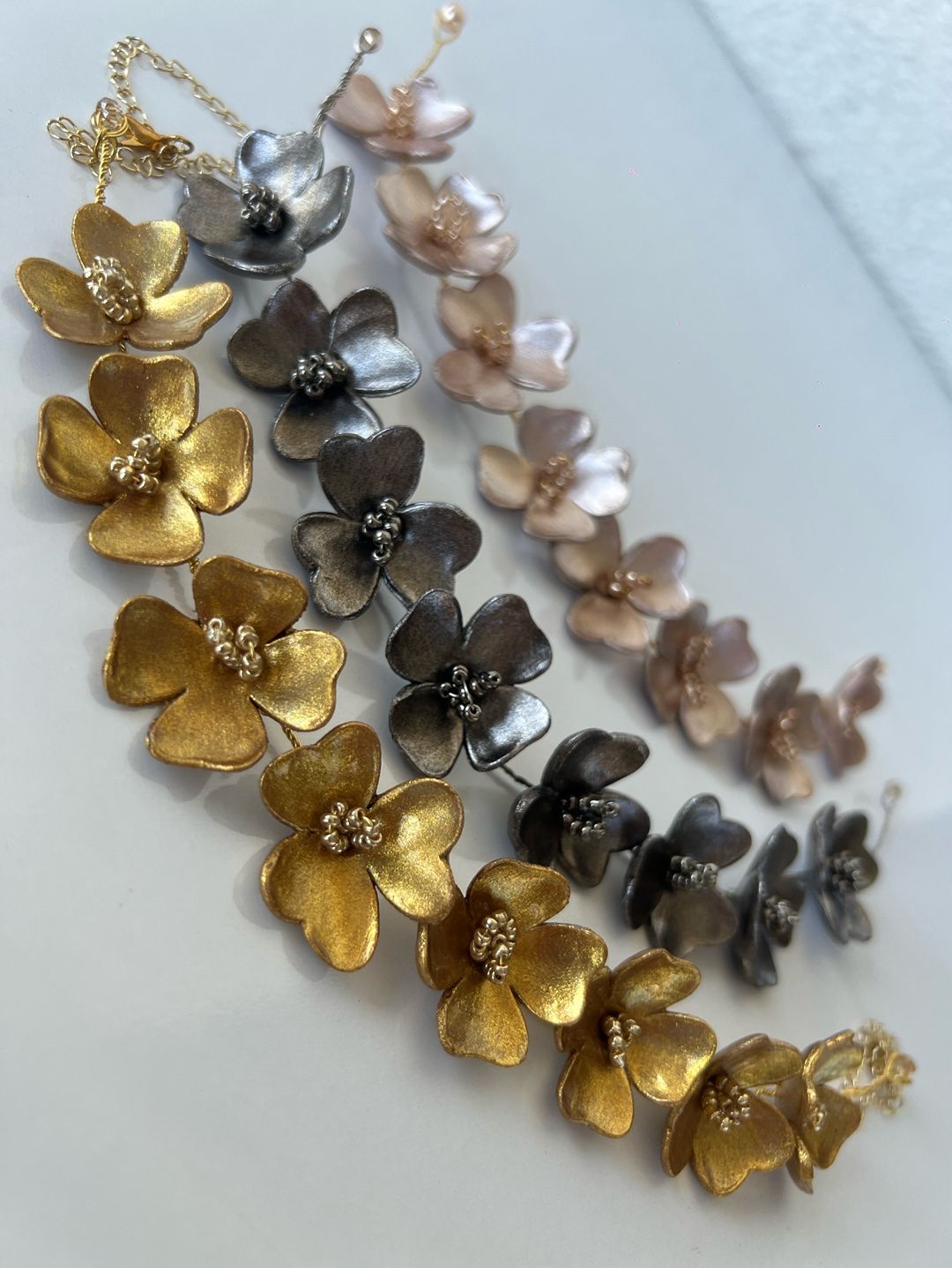 metalik-renkli-modern-dokunuslara-sahip-choker-kolye-gri