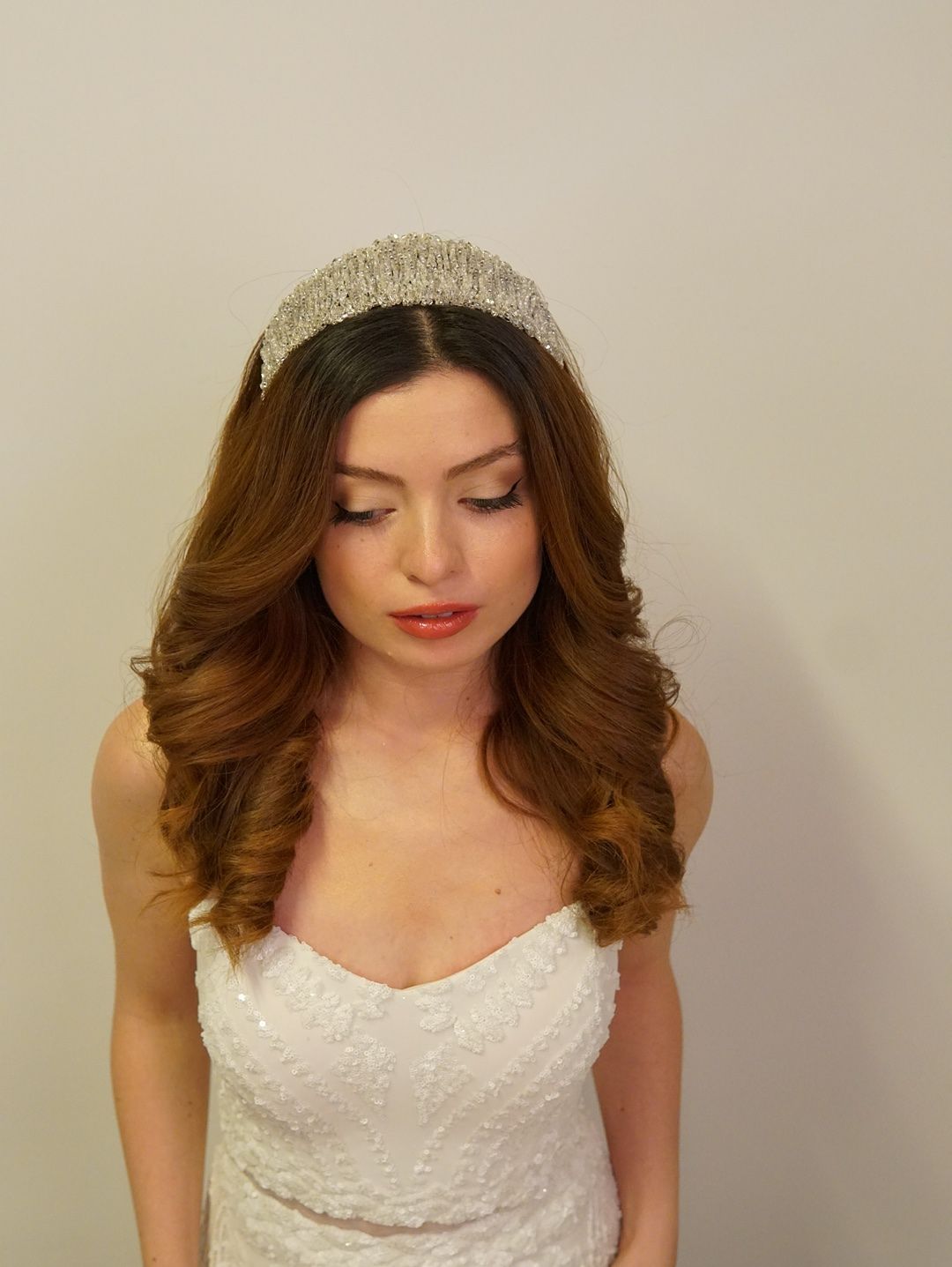 tek-tek-boncuk-isleme-yopun-el-emegi-6-cm-gelin-taci