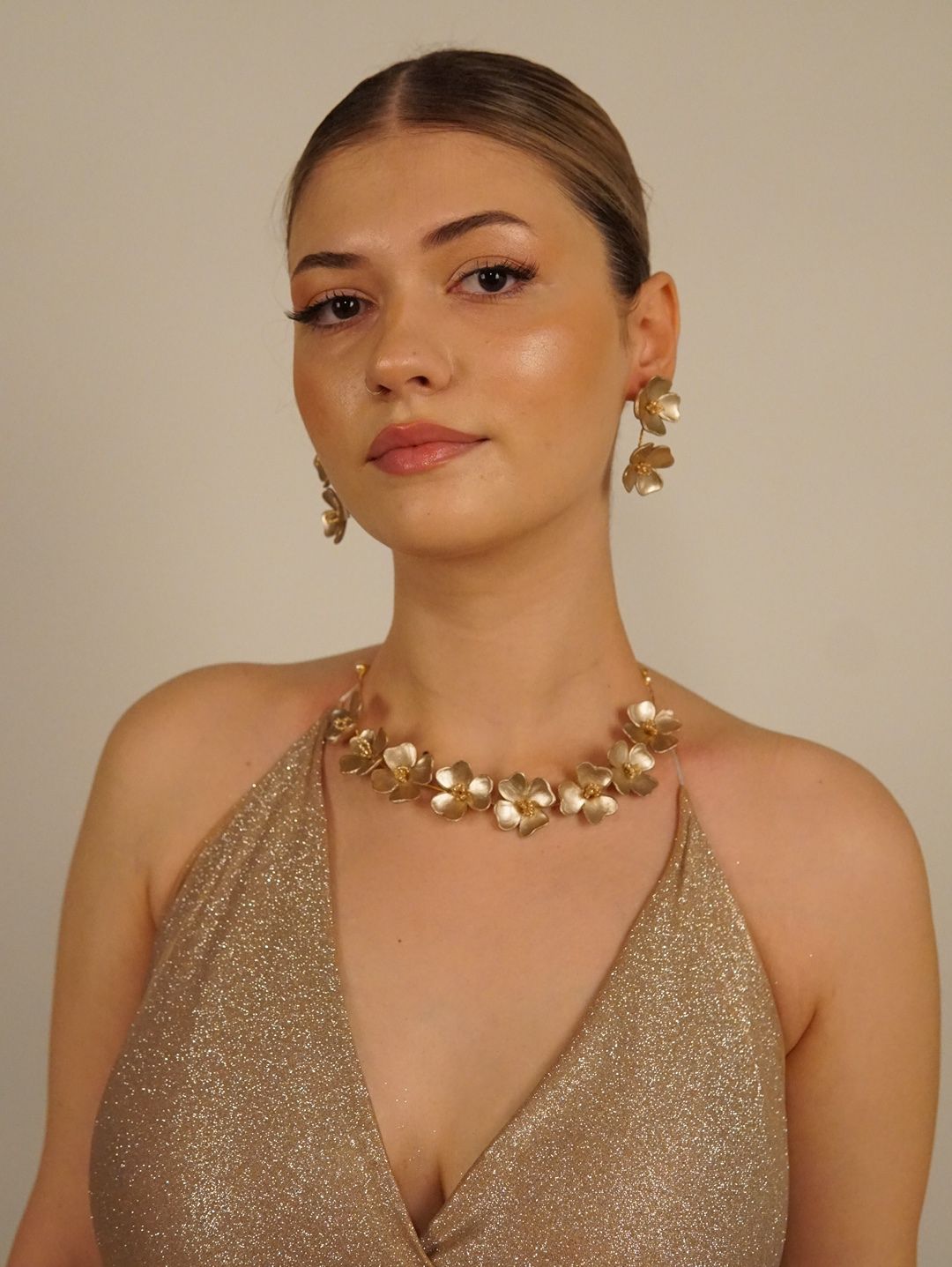 sampanya-rengi-metalik-choker-kolye-kupe-seti-altin-rengi