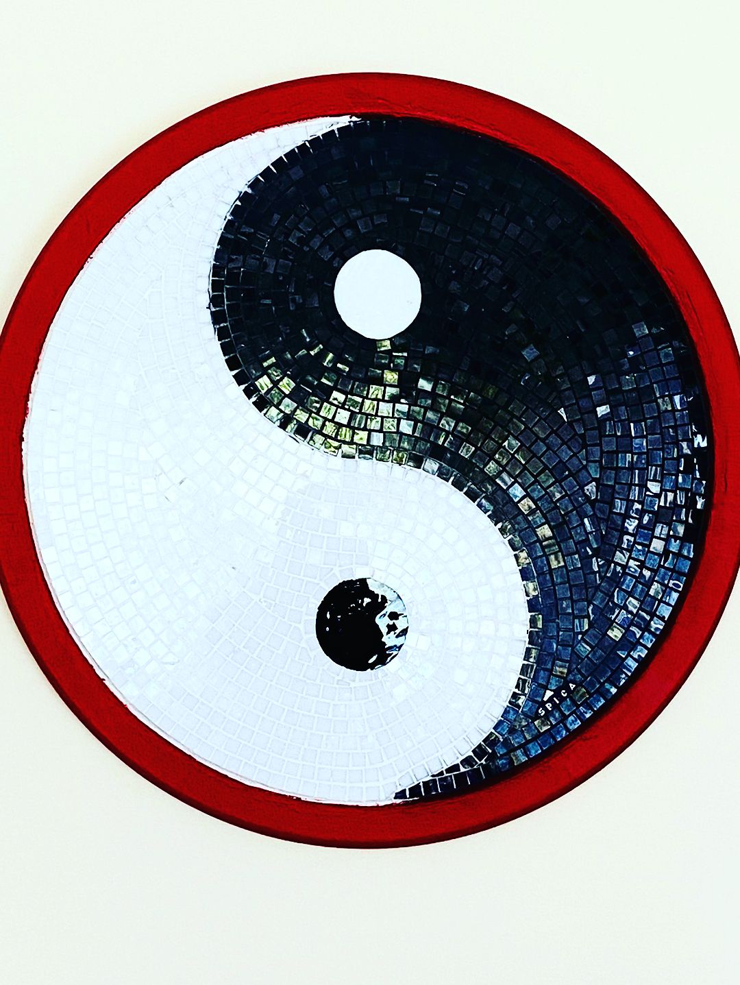 yin-yang-cam-mozaik-duvar-susu-siyah