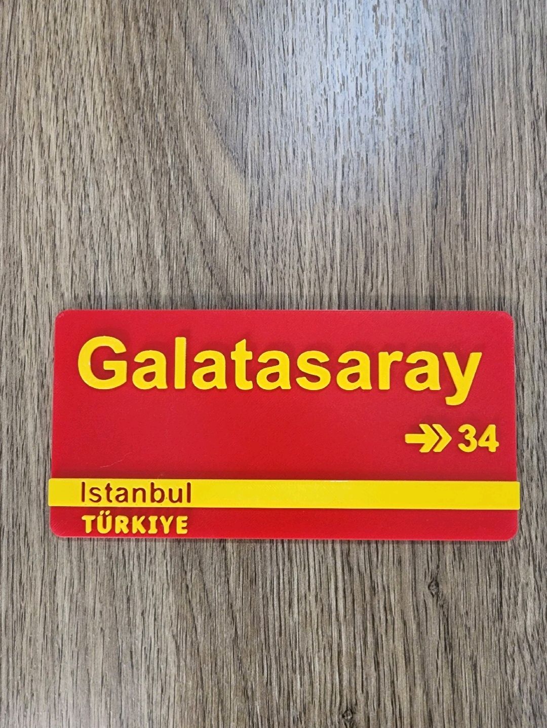 galatasaray-sokak-tabelasi-cok-renkli