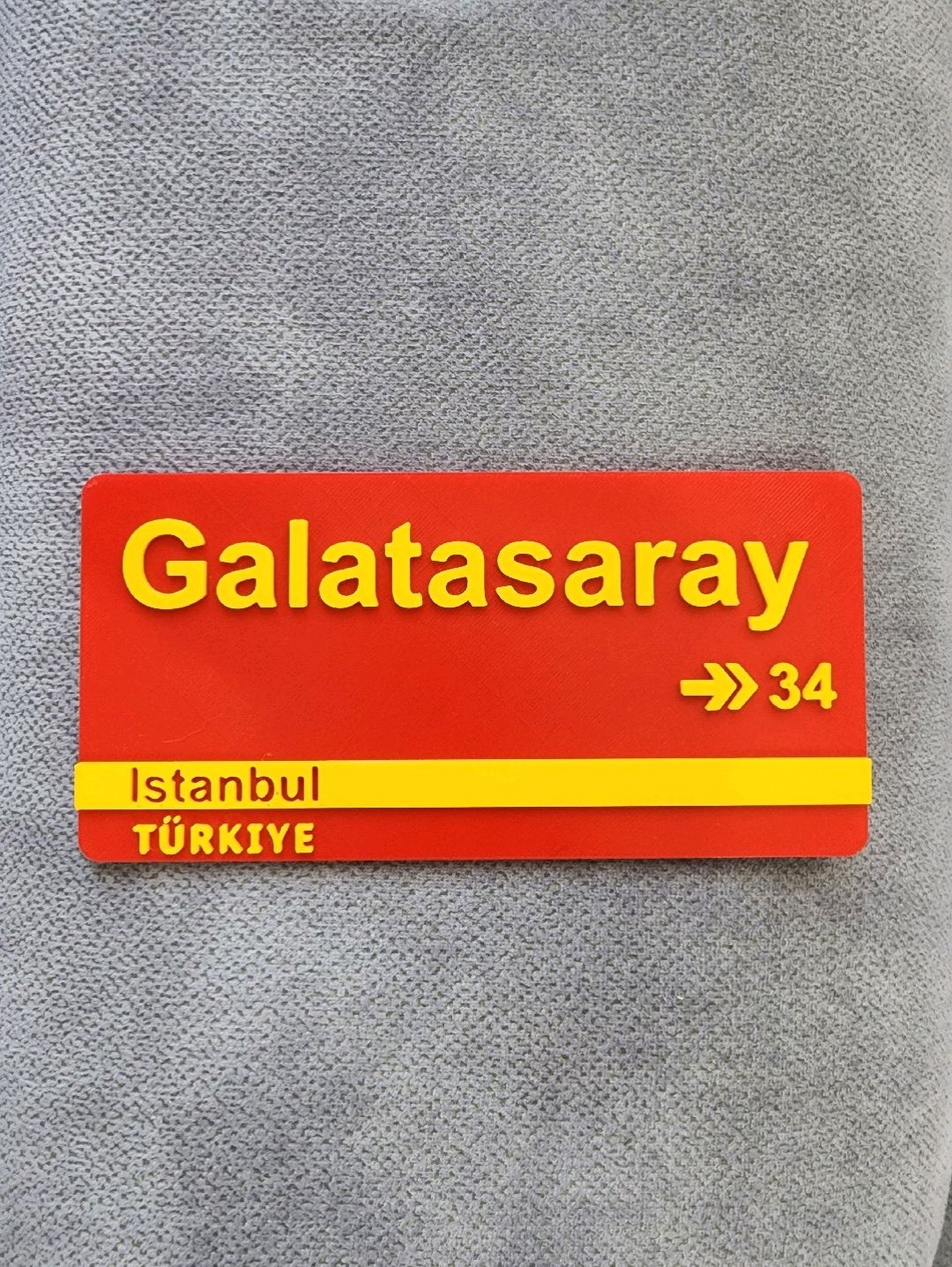 galatasaray-sokak-tabelasi-cok-renkli