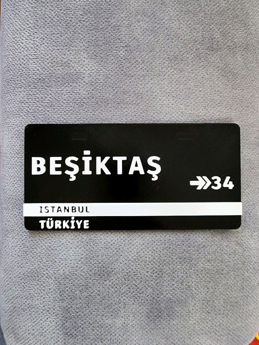 besiktas-sokak-tabelasi-cok-renkli