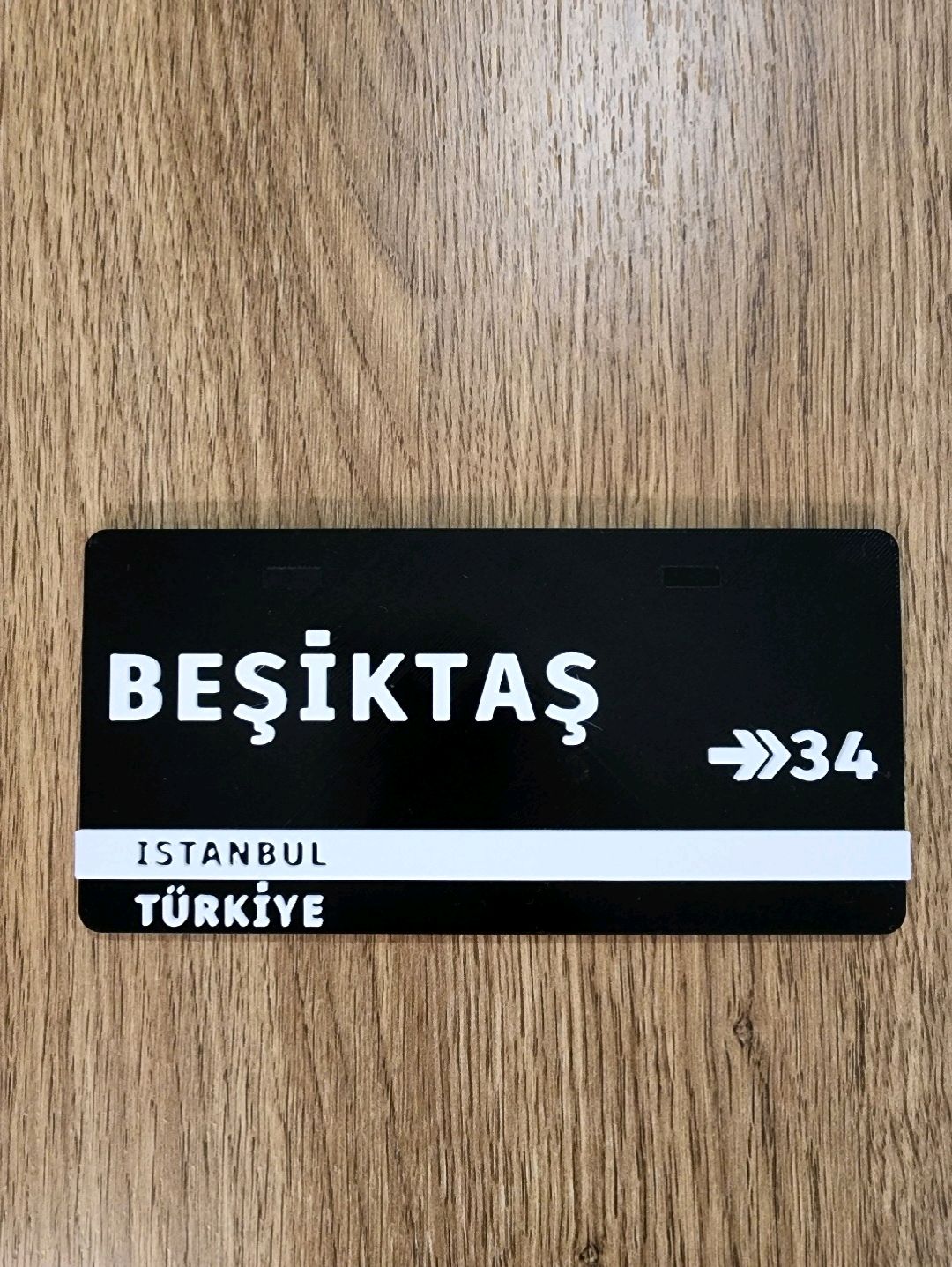 besiktas-sokak-tabelasi-cok-renkli