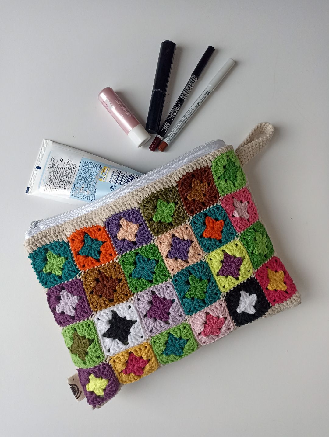 mini-granny-motifli-orgu-makyaj-cantasi-orgu-kalemlik-cok-renkli