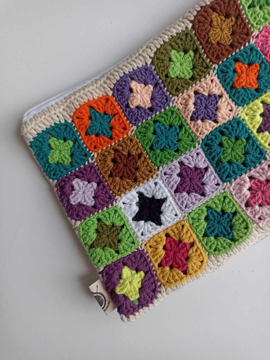 mini-granny-motifli-orgu-makyaj-cantasi-orgu-kalemlik-cok-renkli