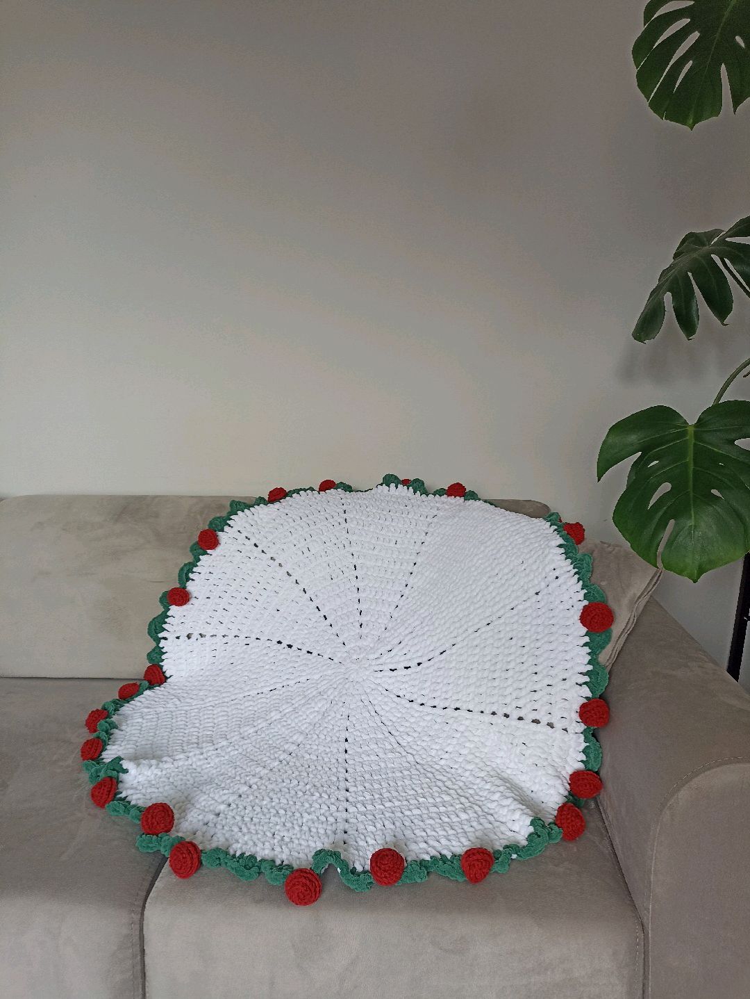 kirmizi-gul-buketi-kadife-battaniye-100cm-el-orgusu-battaniye-kirmizi