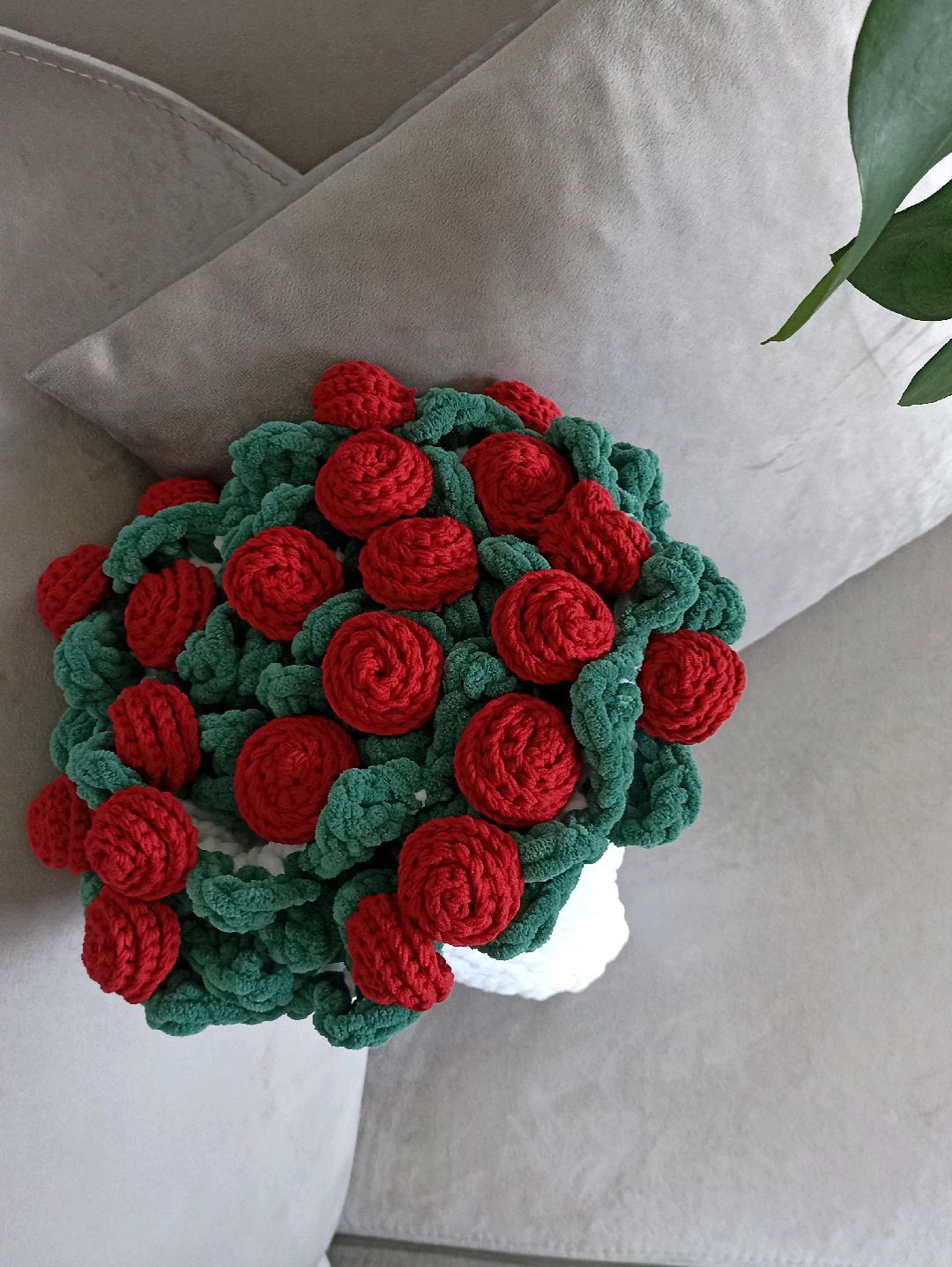 kirmizi-gul-buketi-kadife-battaniye-100cm-el-orgusu-battaniye-kirmizi