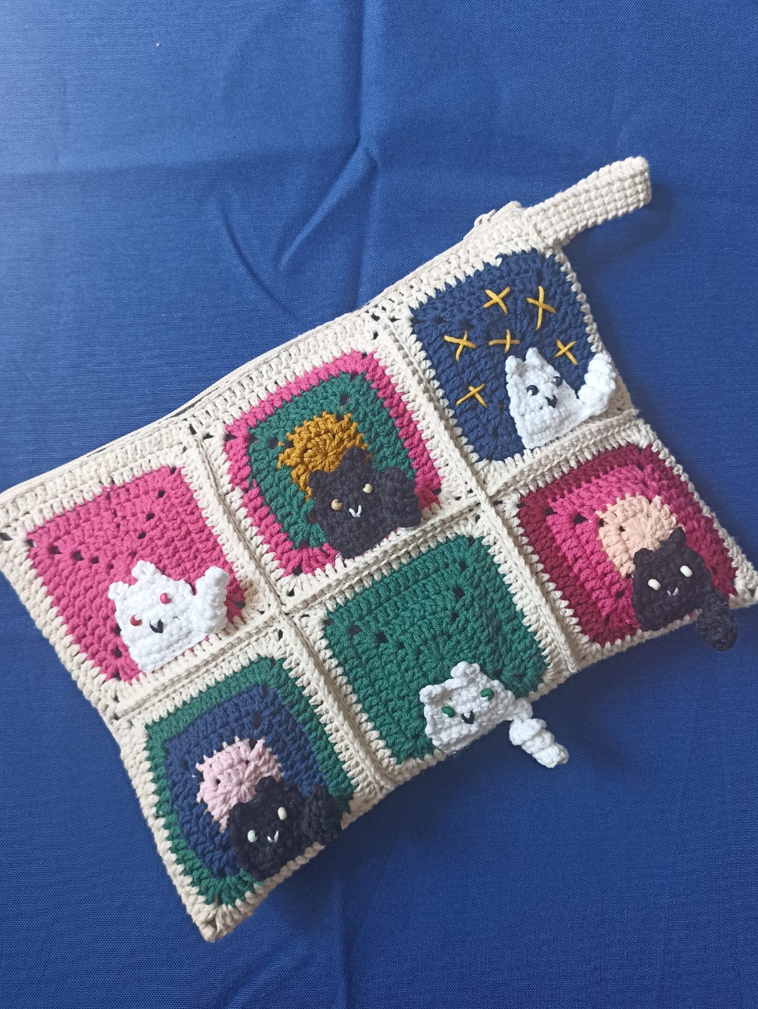 kedi-motifli-orgu-makyaj-cantasi---orgu-kalemlik-krem-rengi