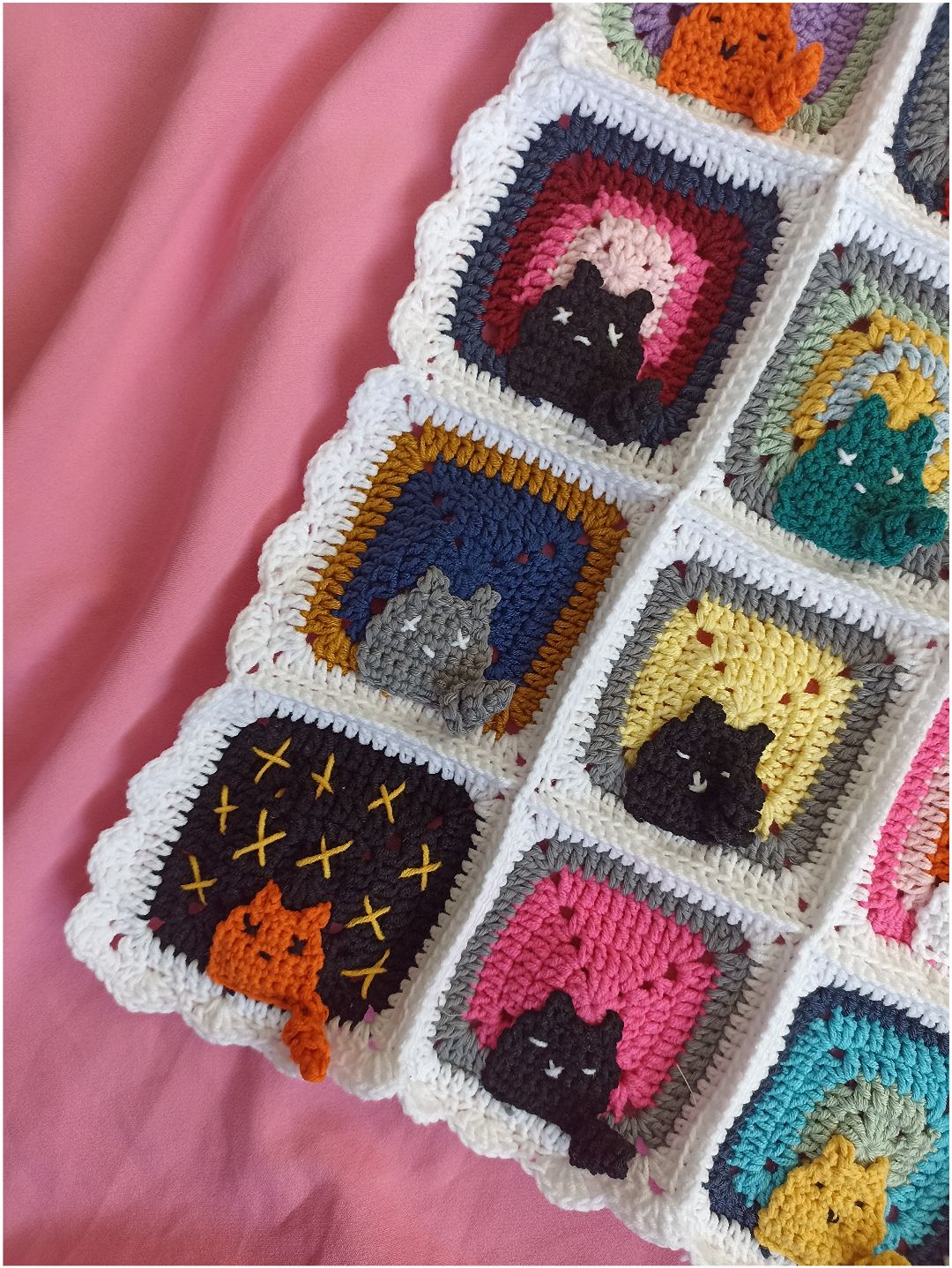 kedi-motifli-orgu-kedi-battaniyesi---anahtarlik-hediyeli-beyaz