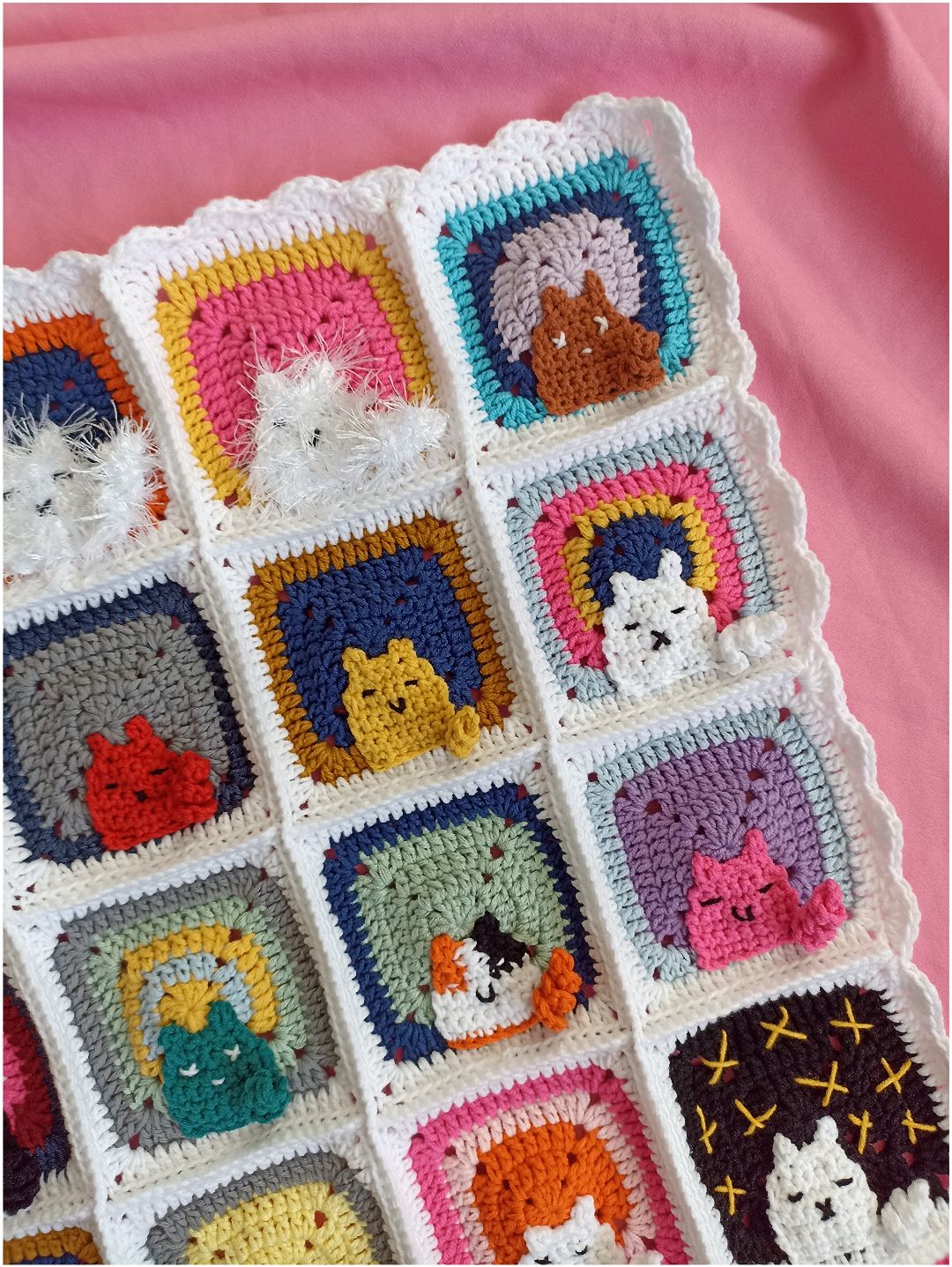 kedi-motifli-orgu-kedi-battaniyesi---anahtarlik-hediyeli-beyaz