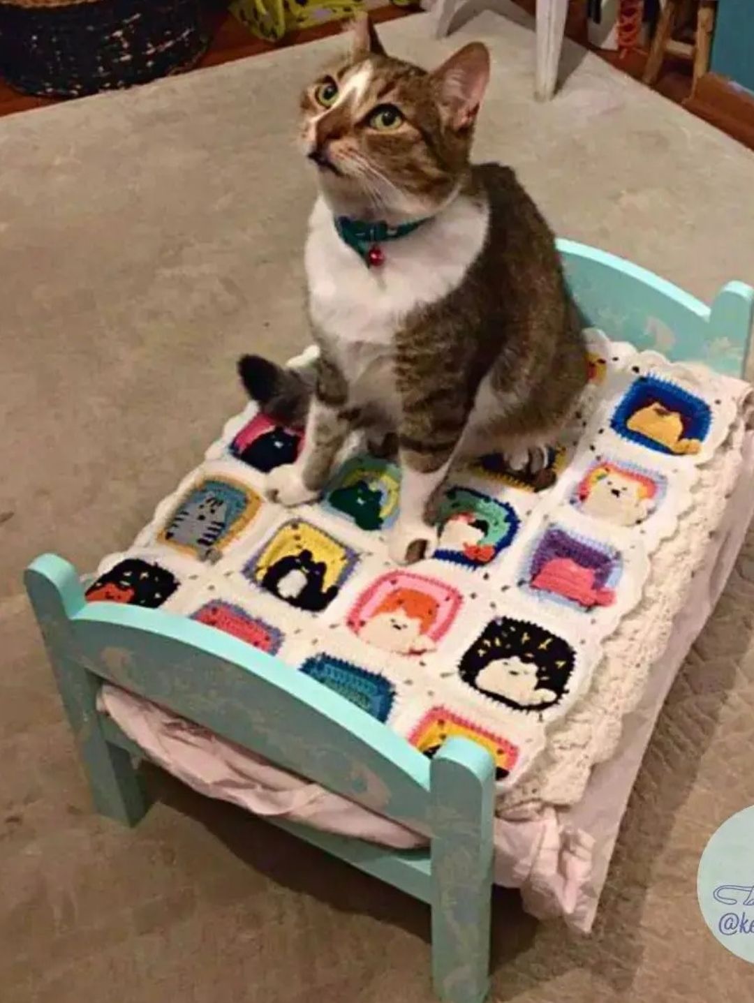 kedi-motifli-orgu-kedi-battaniyesi---anahtarlik-hediyeli-beyaz