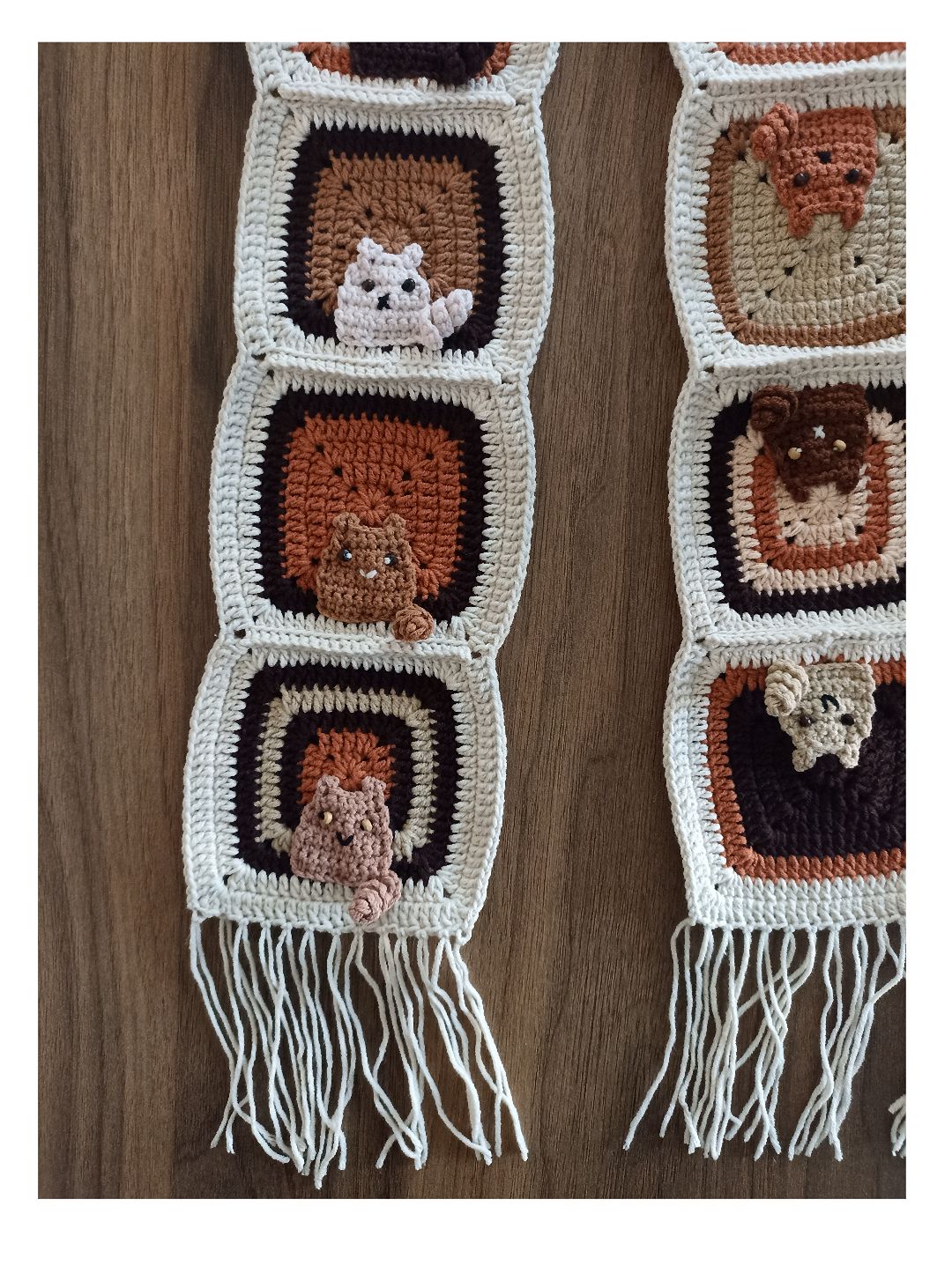 kedi-motifli-orgu-atki---orgu-kedili-atki-kahverengi