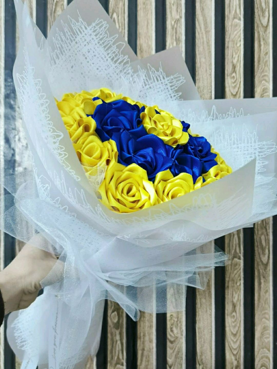 fenerbahce-sari-lacivert-gul-buketi-lacivert