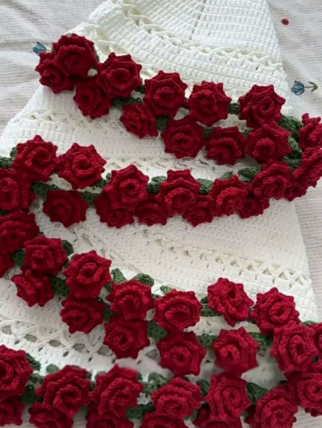buyuk-gullu-buket-sal-80-cm-kirmizi