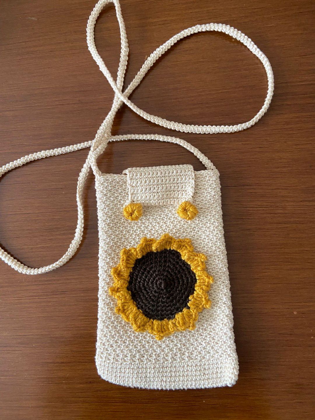 aycicekli-telefon-cantasi-krem-rengi