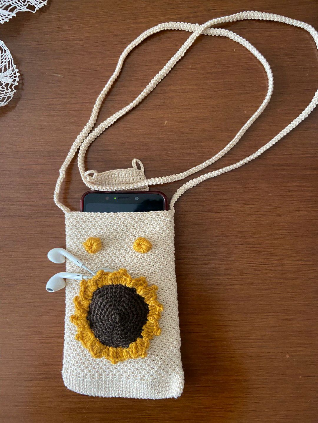 aycicekli-telefon-cantasi-krem-rengi