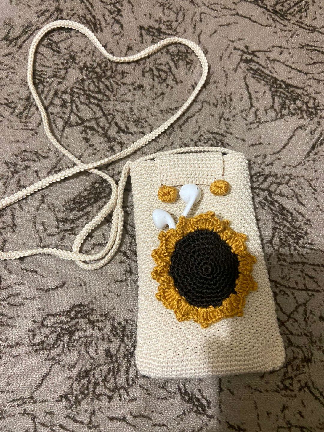 aycicekli-telefon-cantasi-krem-rengi