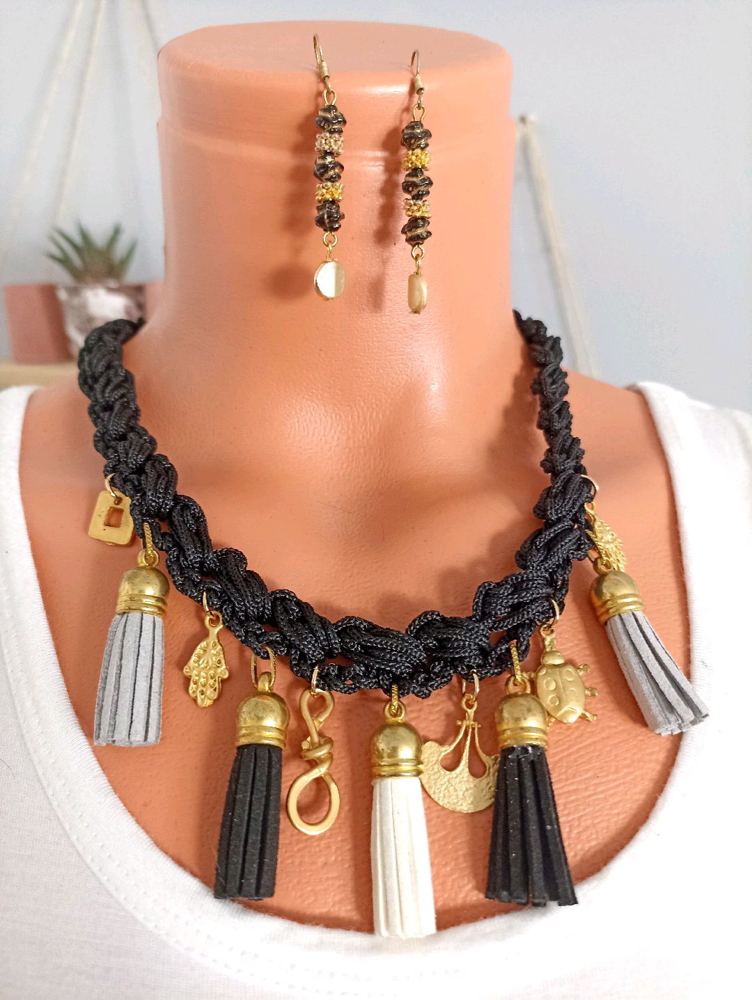 siyah-makrome-tasarim-puskullu-taki-set-siyah