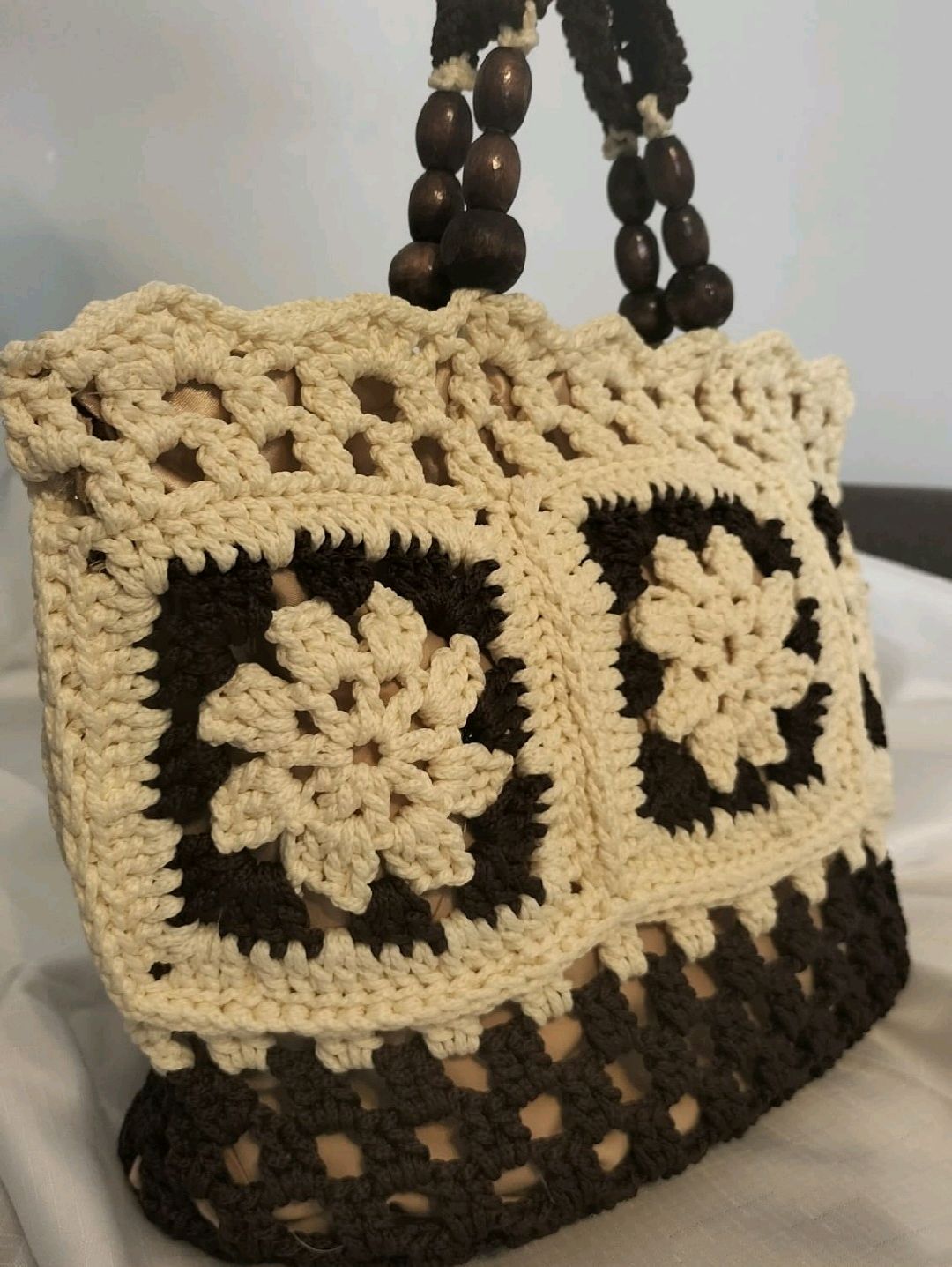 boncuk-sapli-motifli-kahverengi-krem-bayan-kol-canta-kahverengi