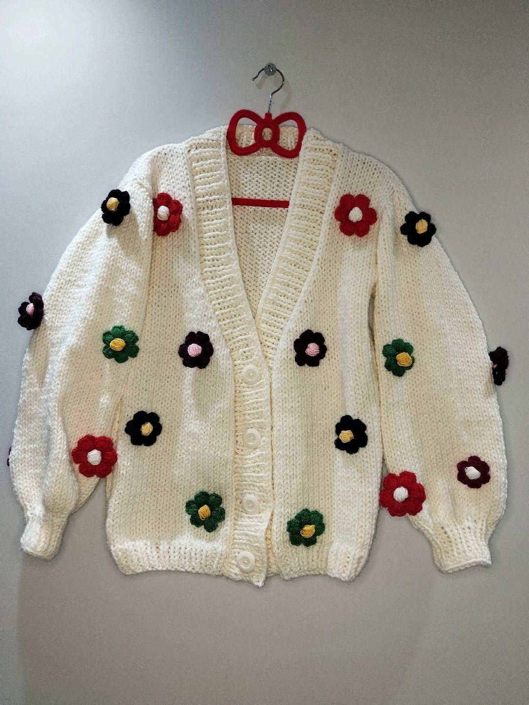 cicek-motifli-bayan-hirka-krem-rengi